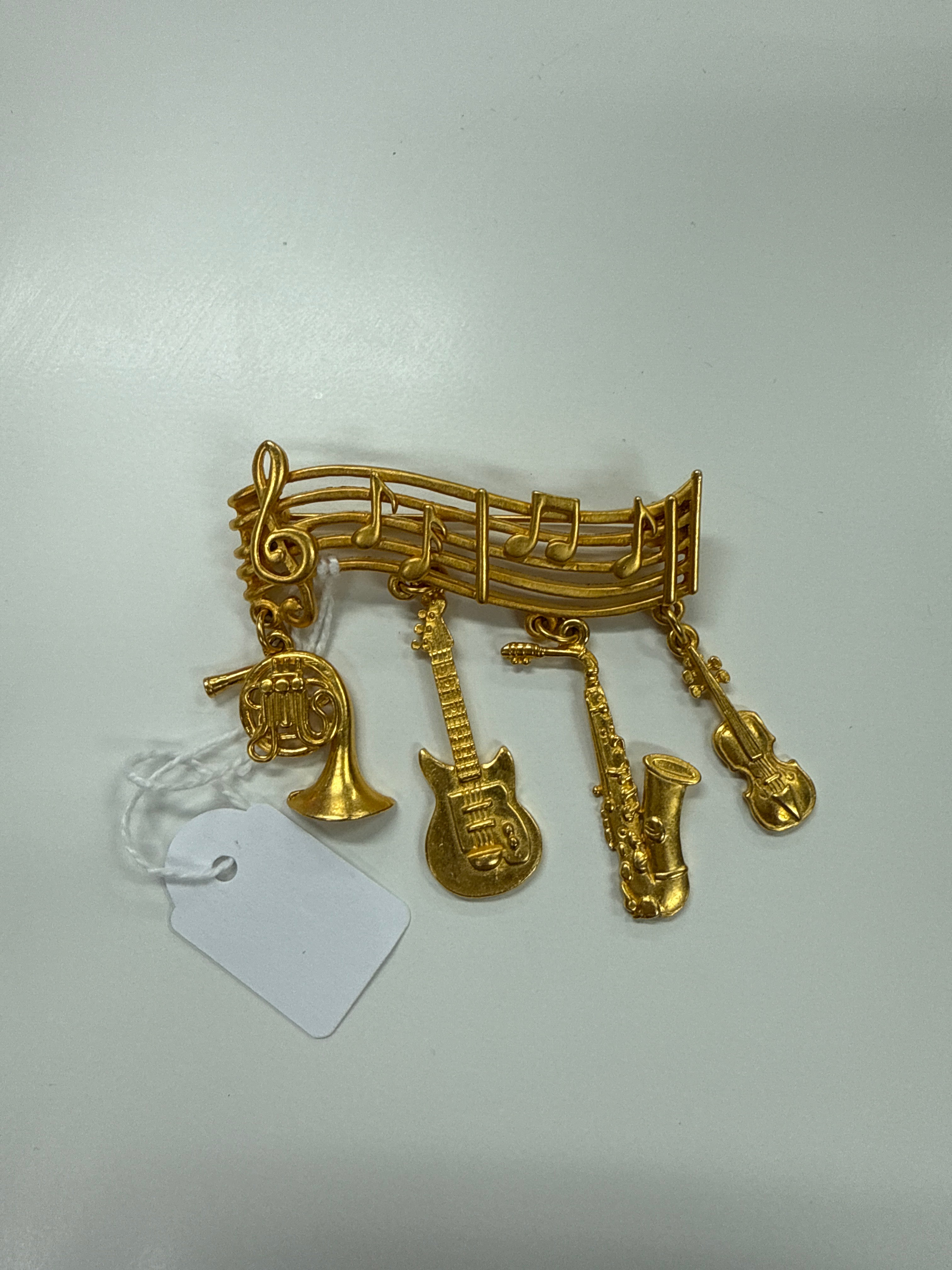 Lovesmyshoez53 music brooch JP