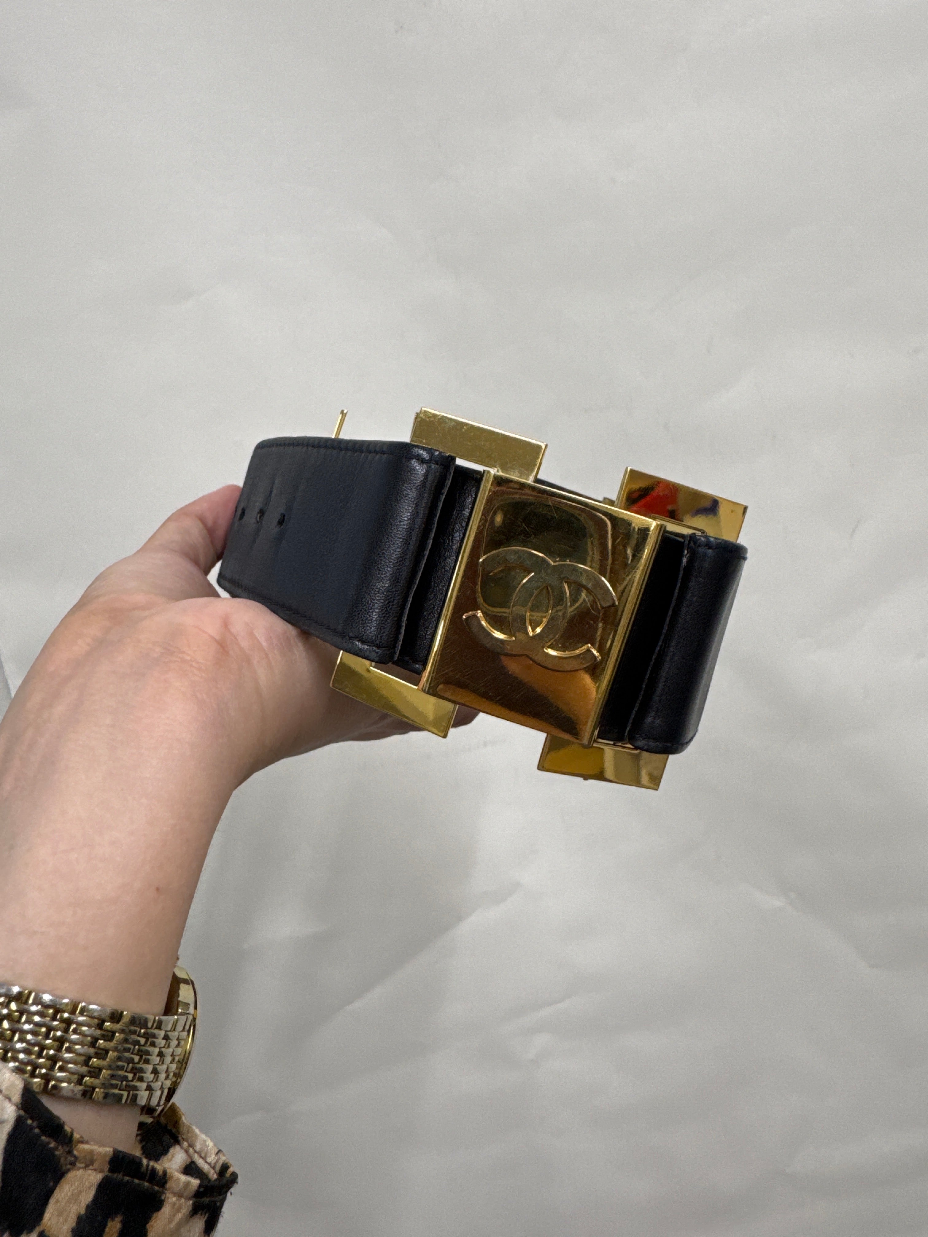 Ani_nguyen00_Chanel belt_JP