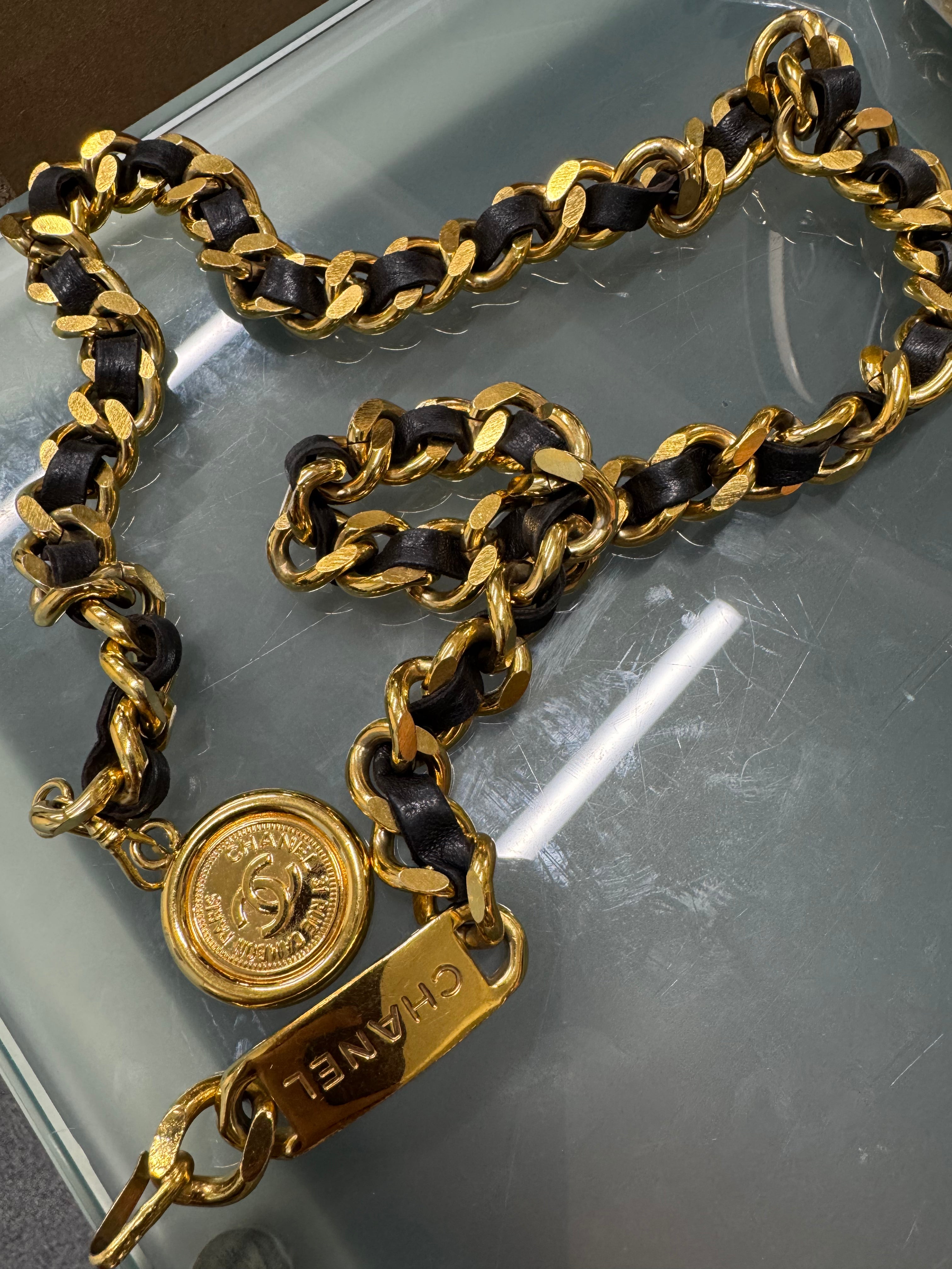 Cheryl.monkhouse_chanel belt_jp