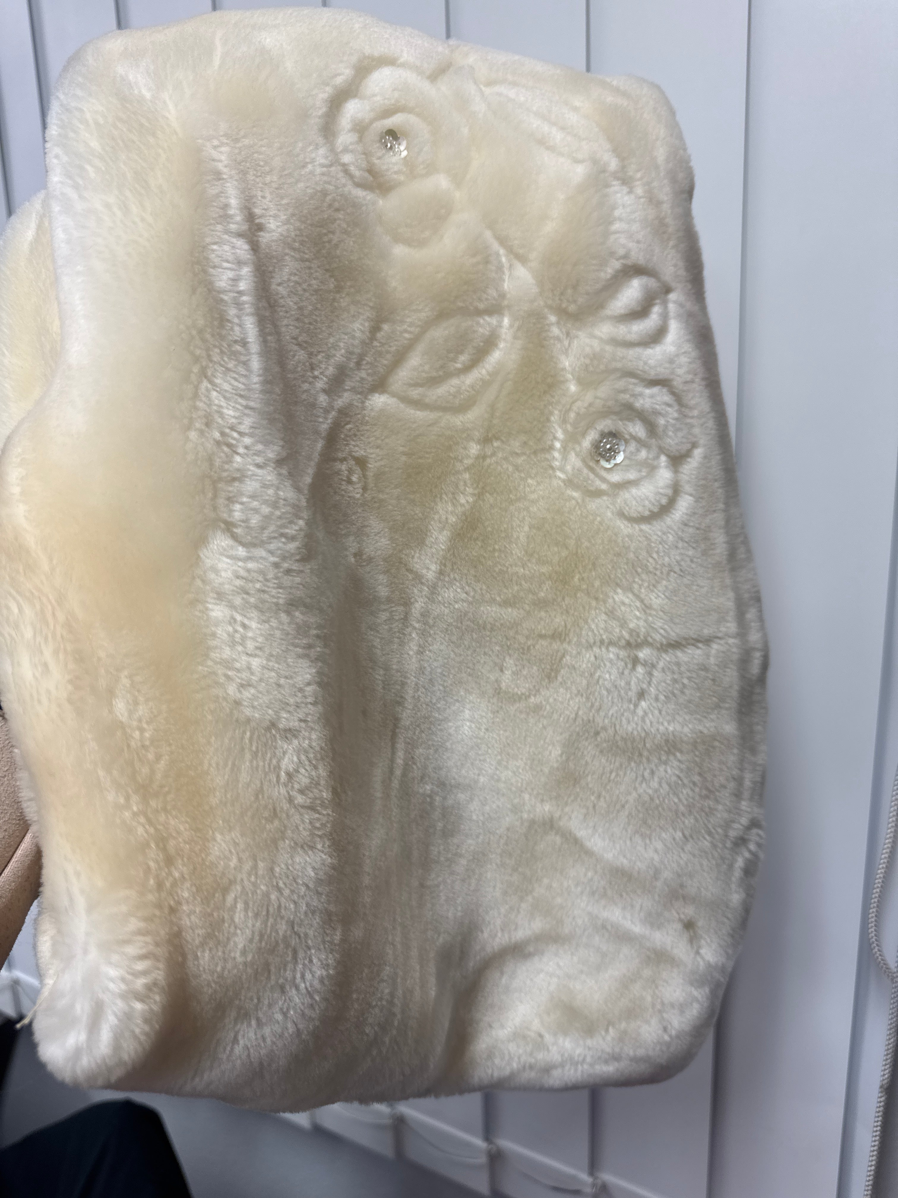 Wafasleiman4_White fur_jp