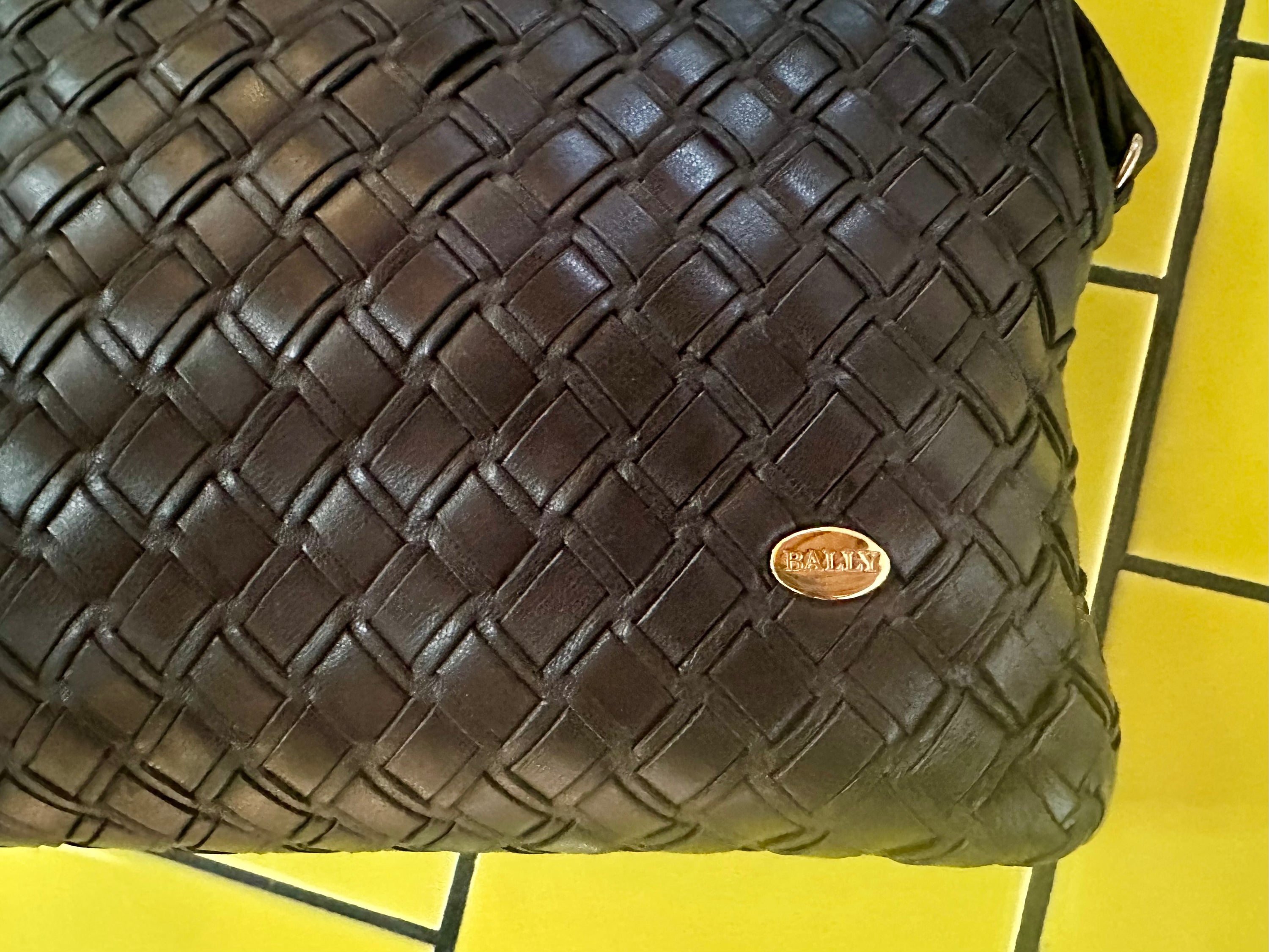 BALLY - cons