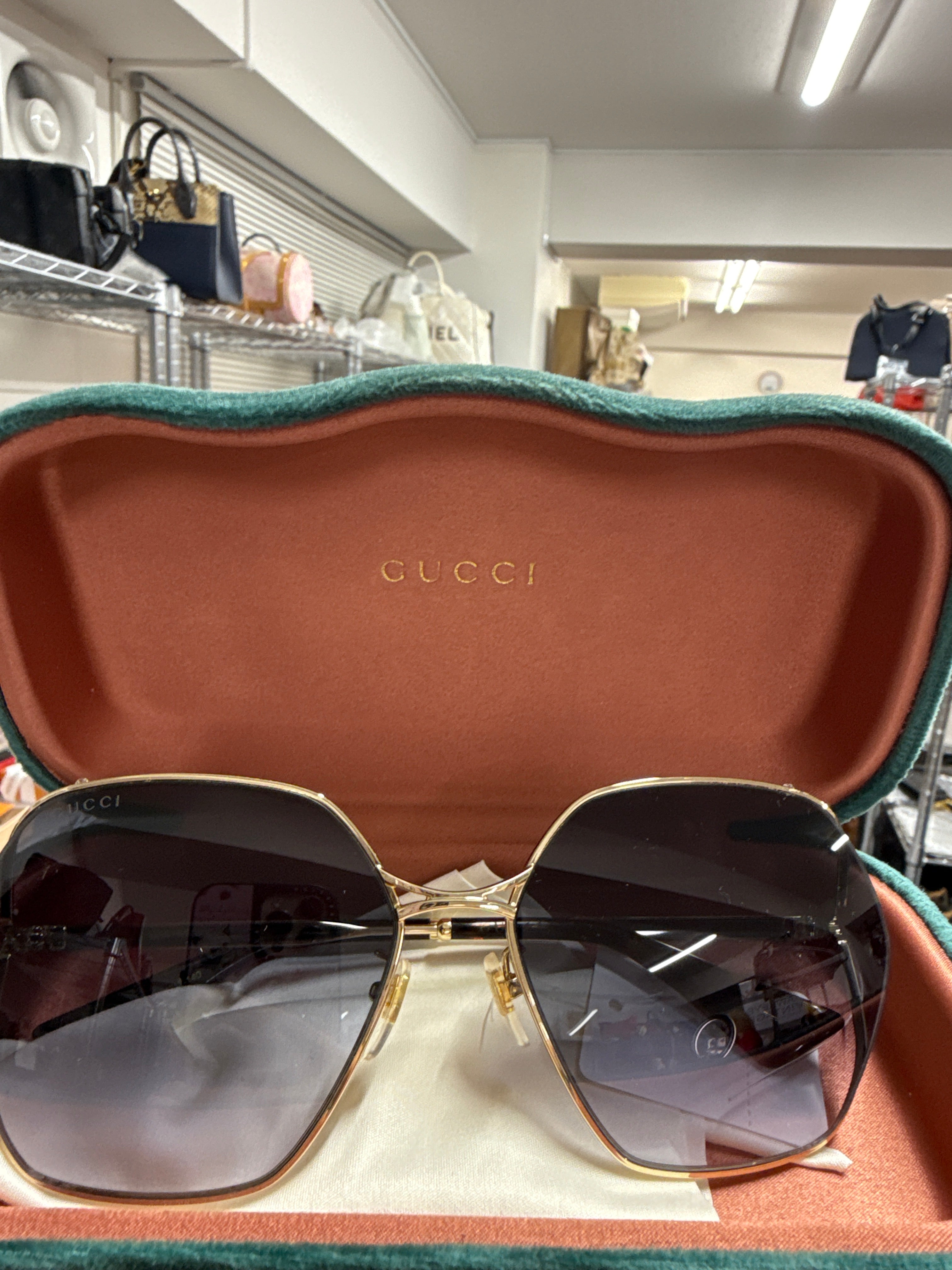 eva_bari_gucci sunnies•Jp