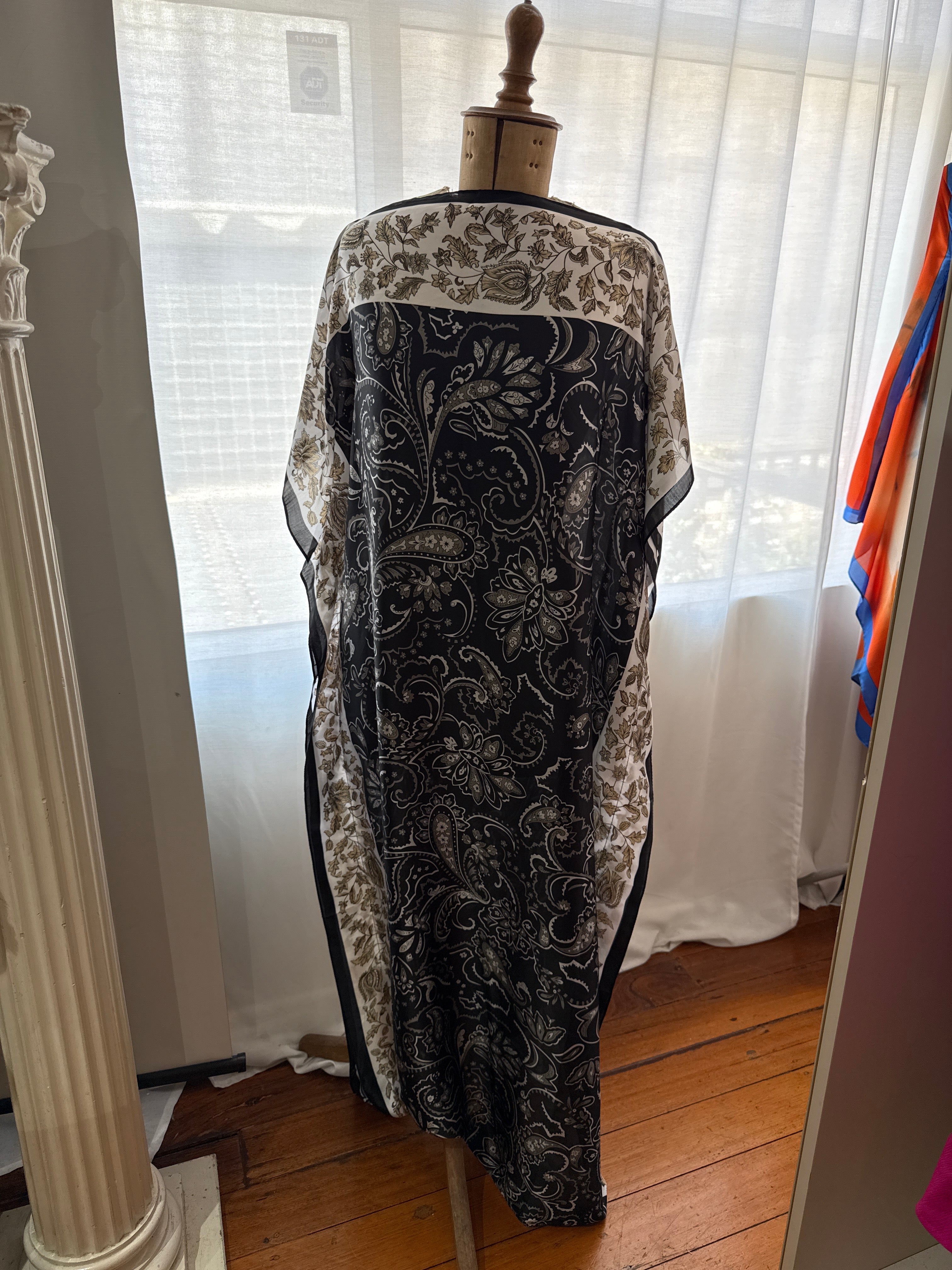 Black & White Paisley Kaftan