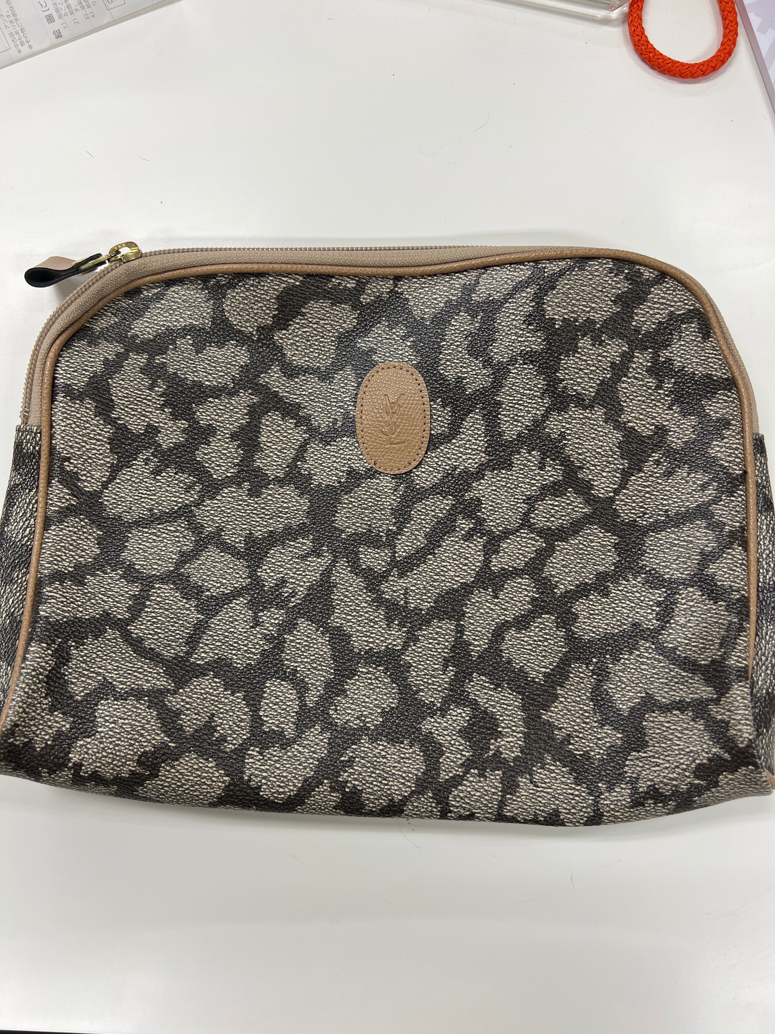 Thisisme.divaughan-YSL clutch-jp