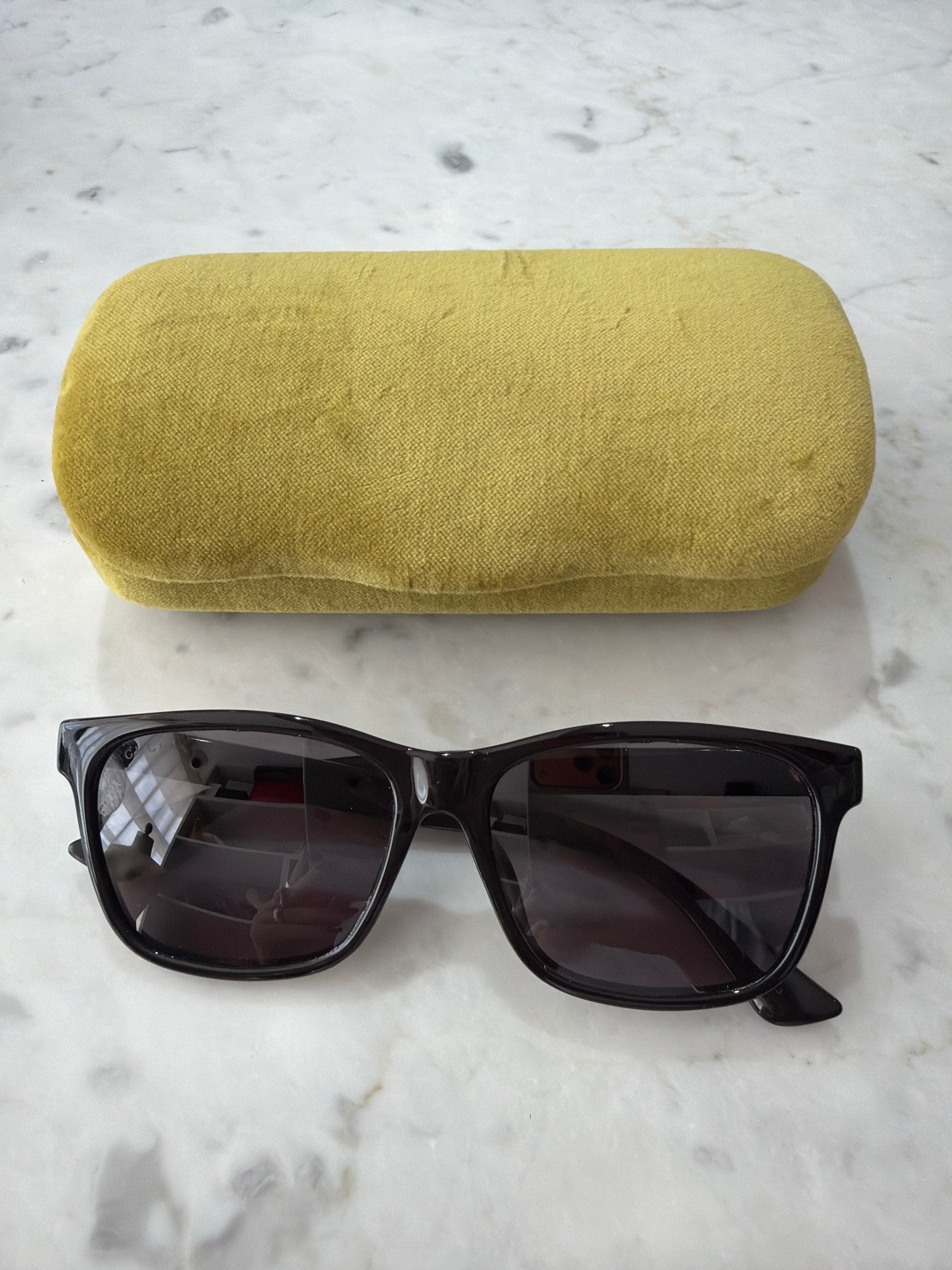 Gucci | Black Sunglasses (Good Condition)