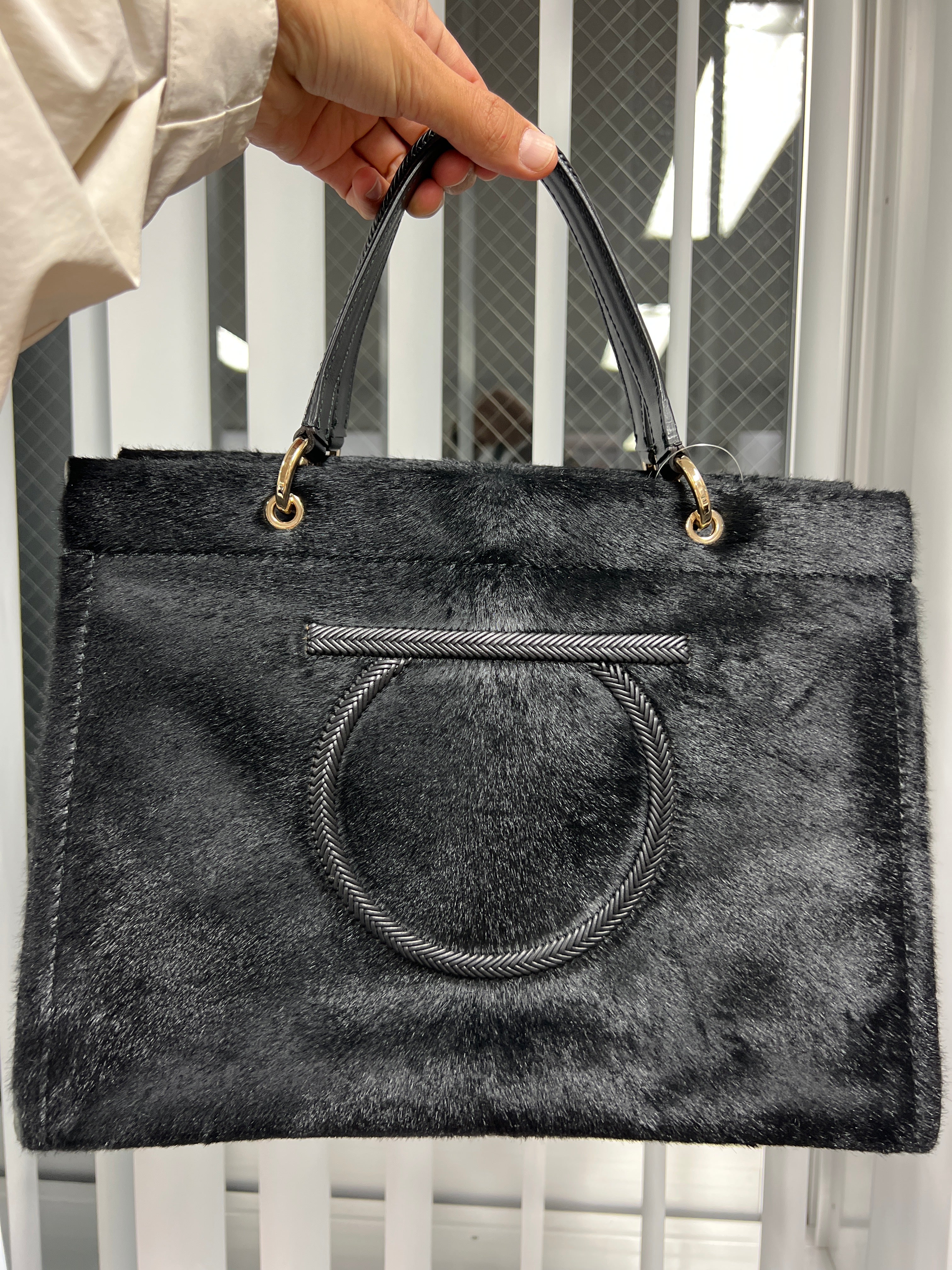 Rbecca235-SF black pony hair-jp