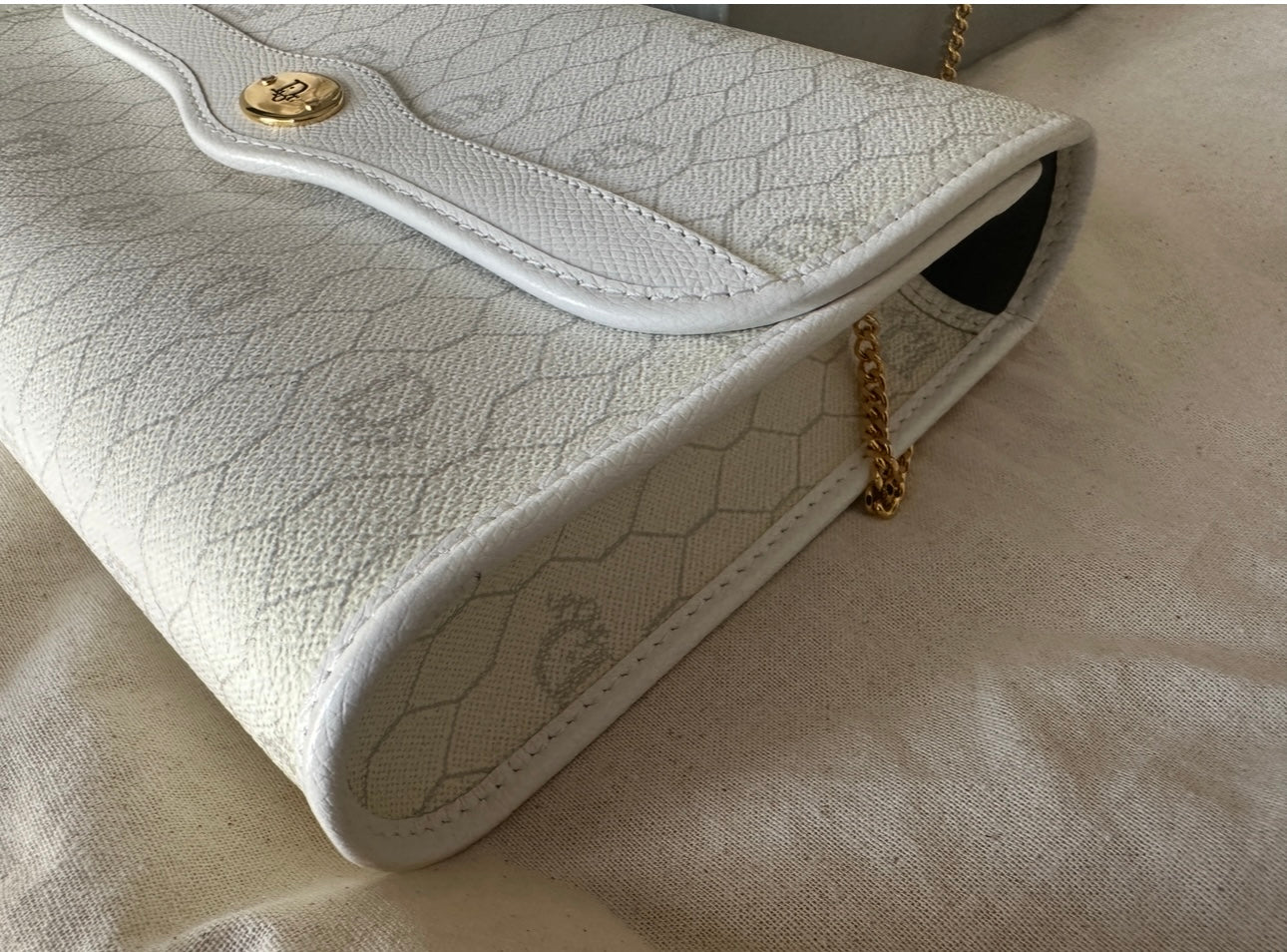 Christian dior - cons