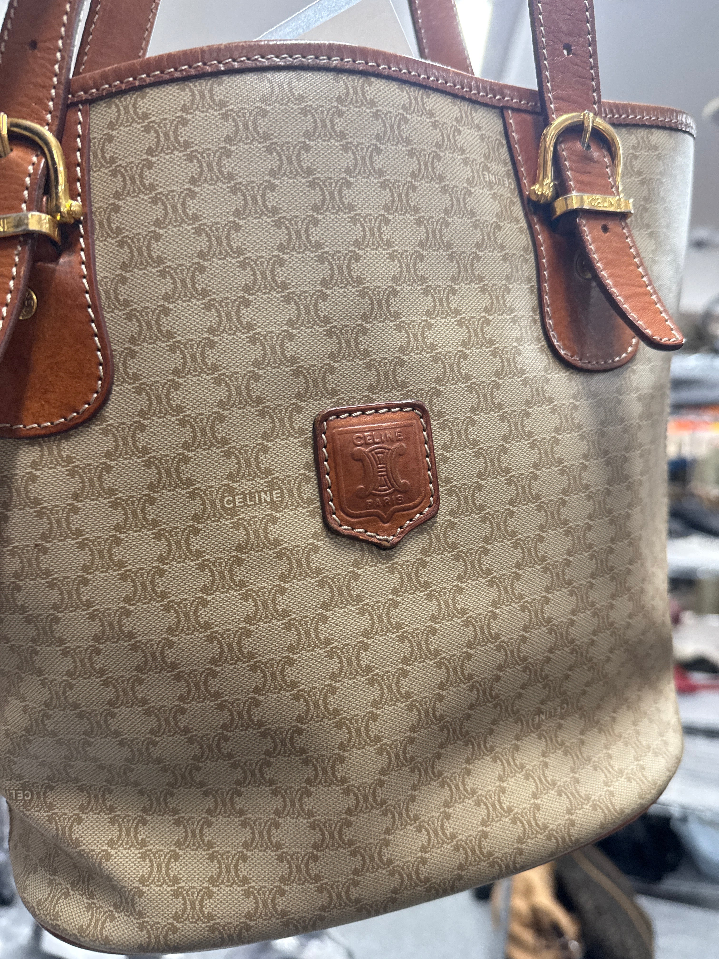 sarahtilbury_celine•Jp