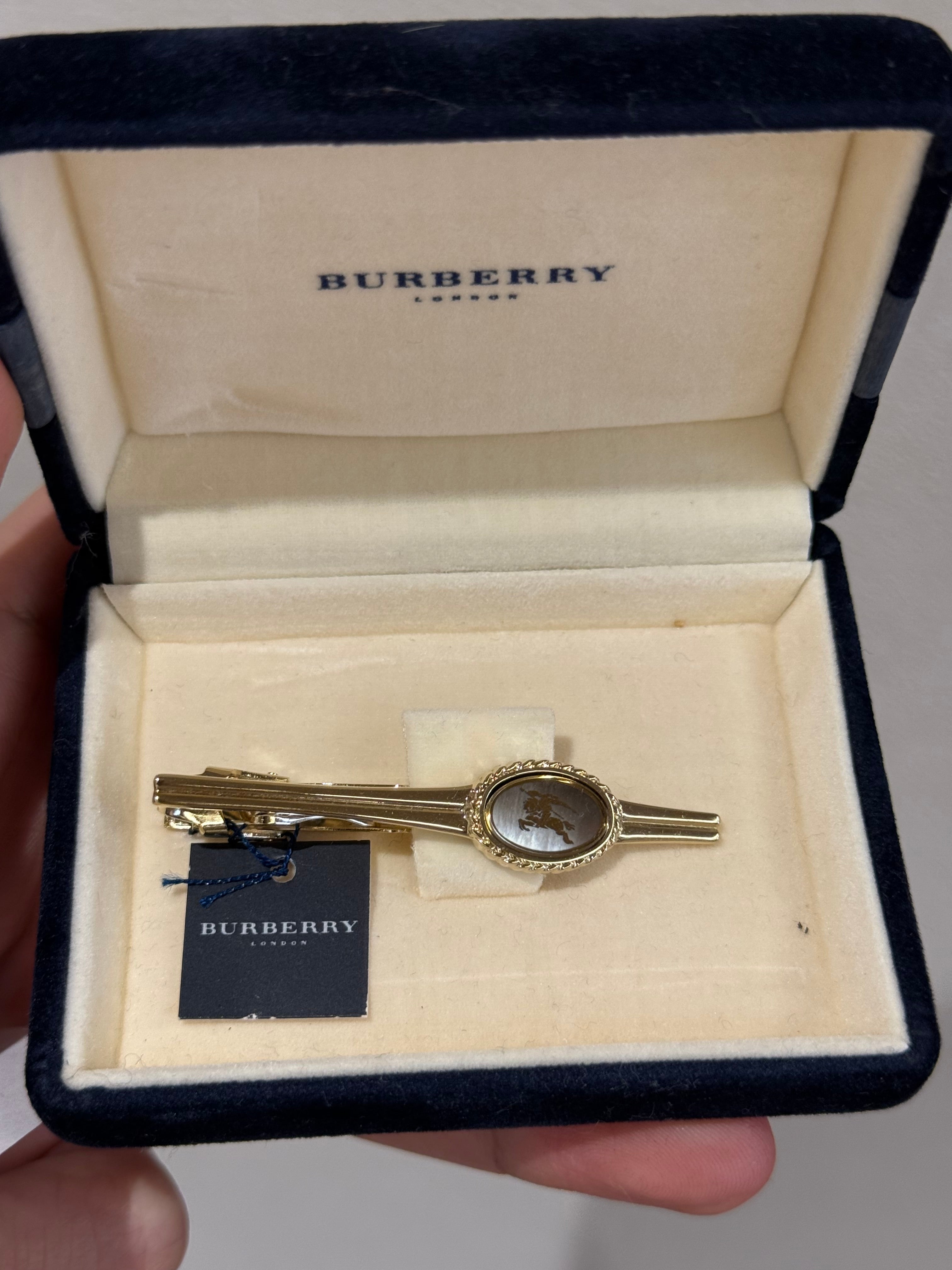 lolliarch_burberypin_JP