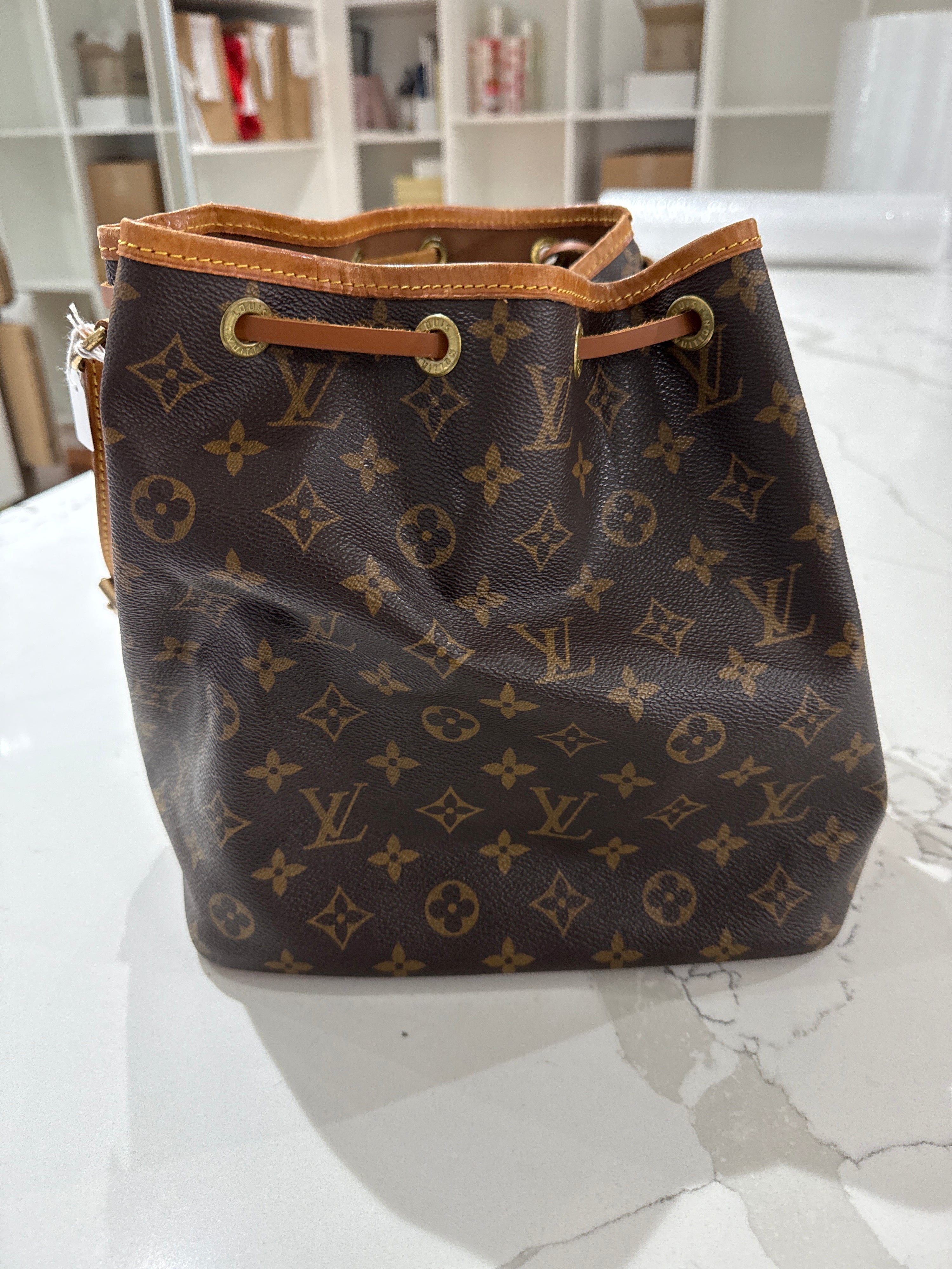Lv - HV