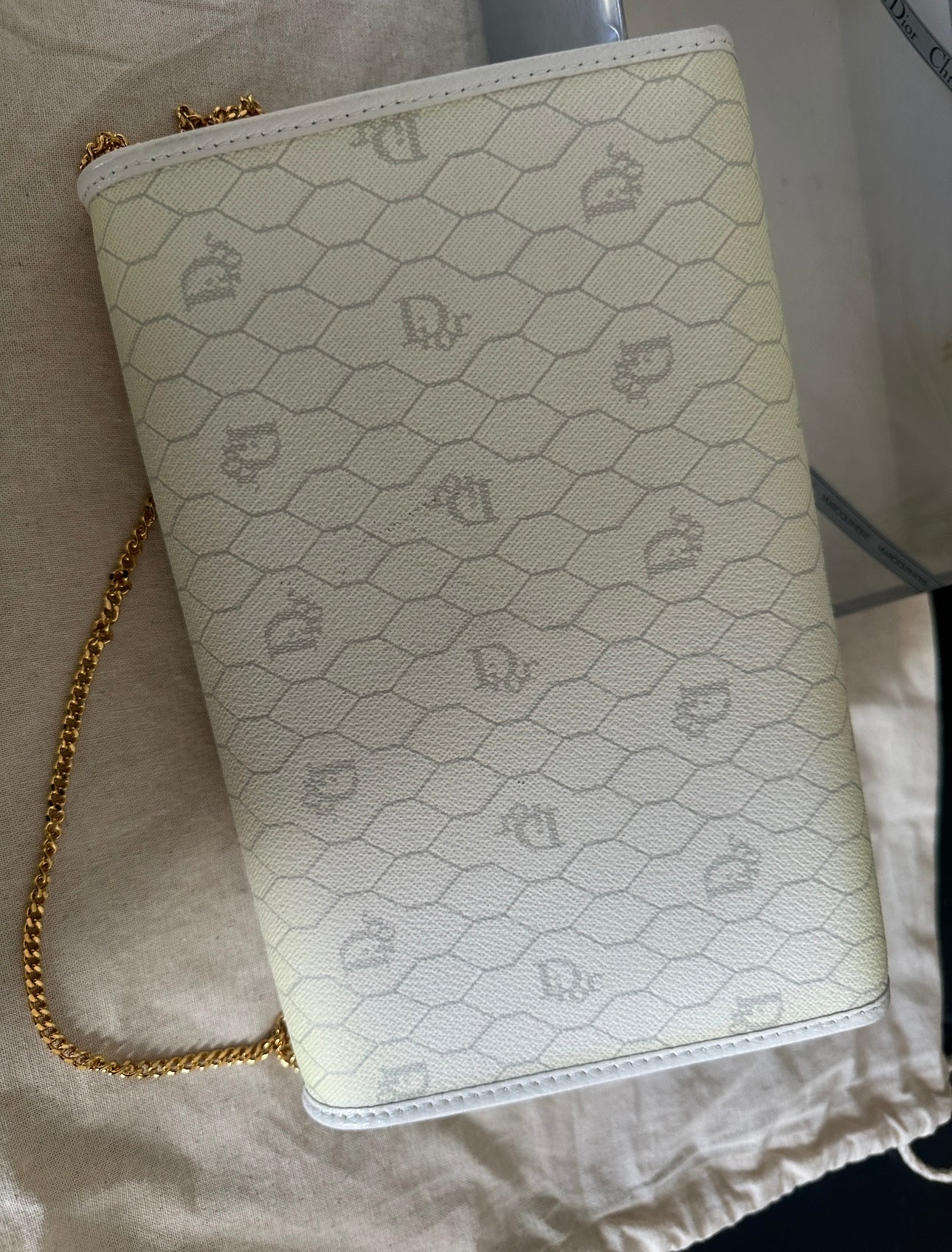 Christian dior - cons