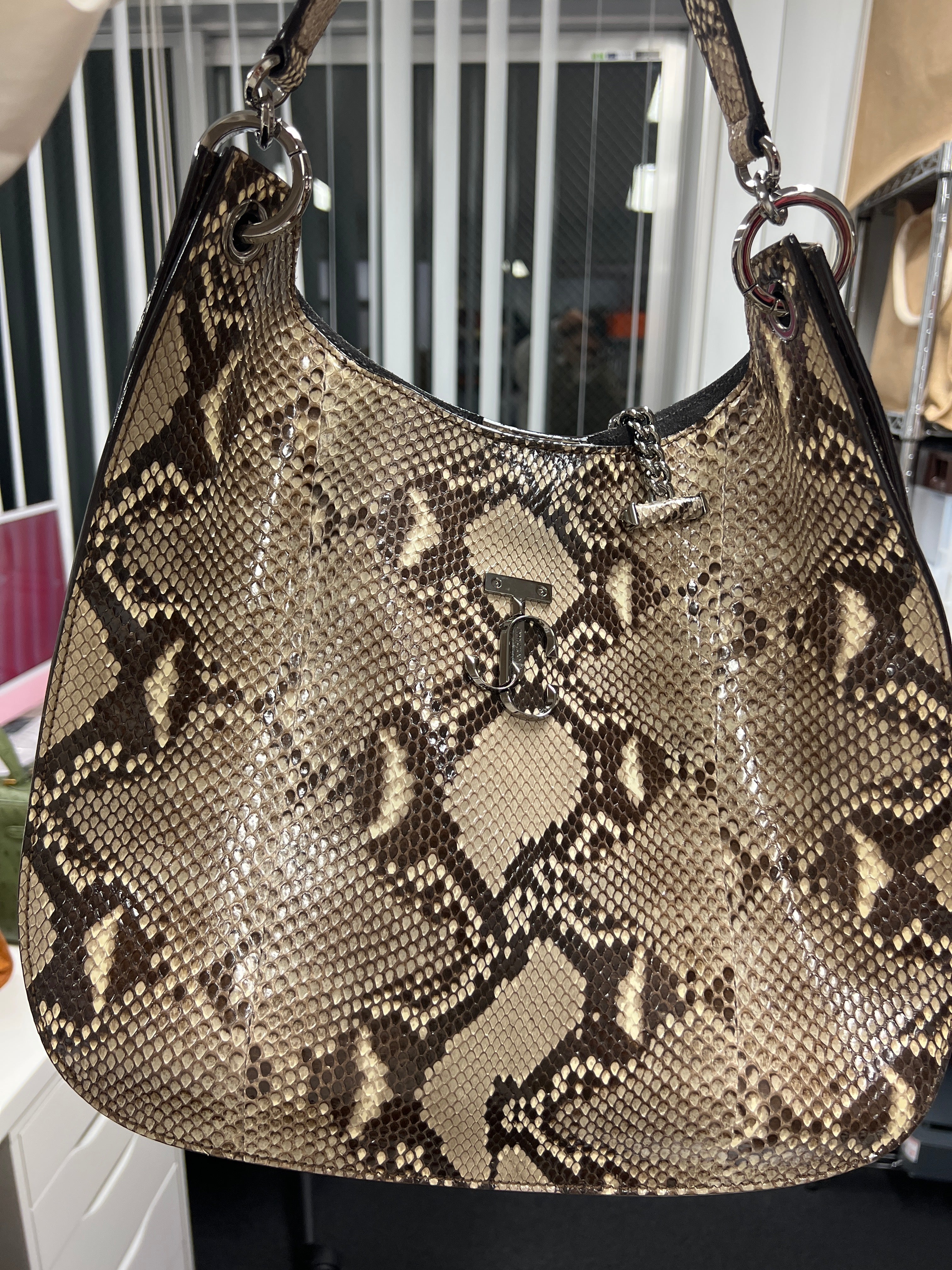 Fatma_a.abdo-Jimmy Choo python-jp