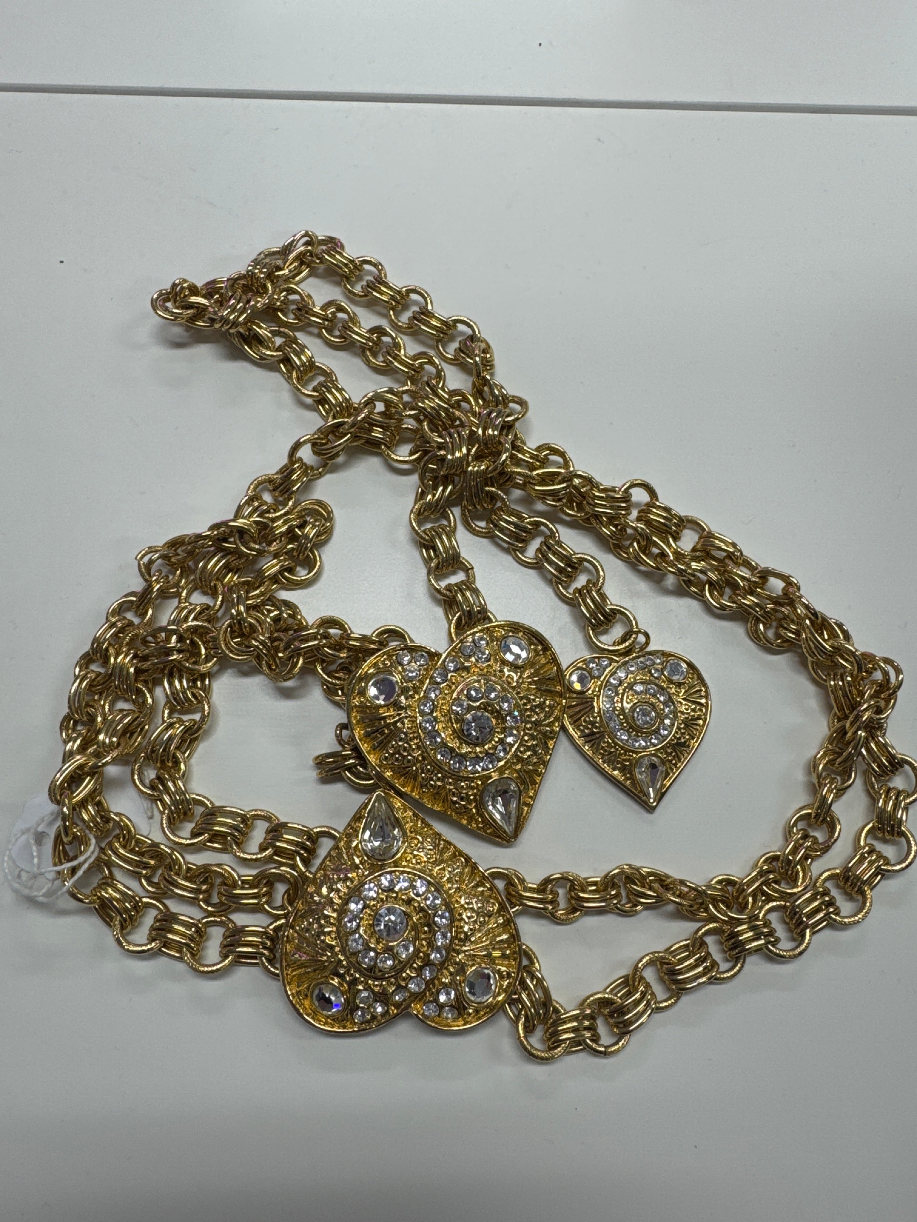 Katrina_1102_hold heart belt_JP