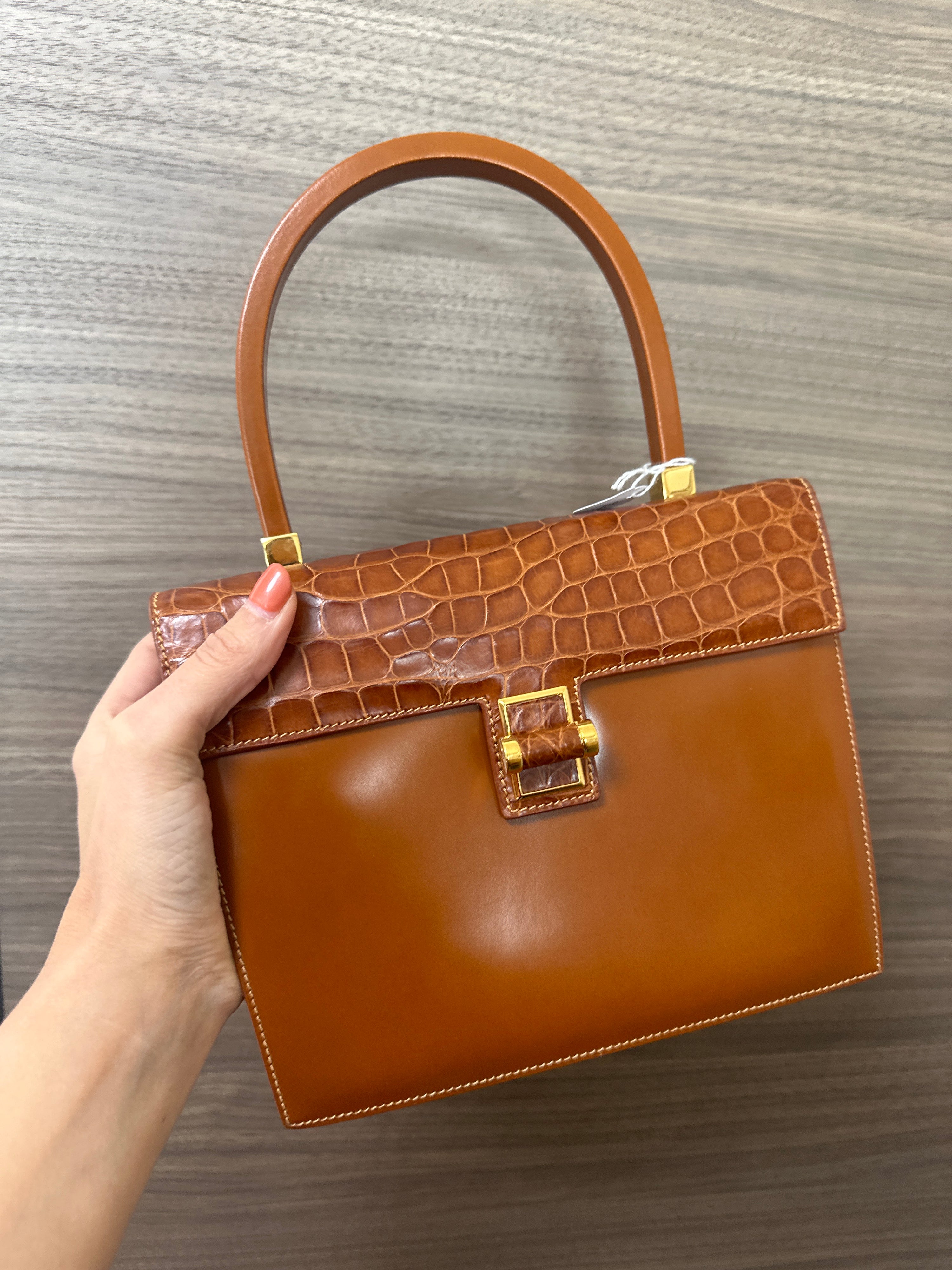 Lulypadron Gucci top handle tan