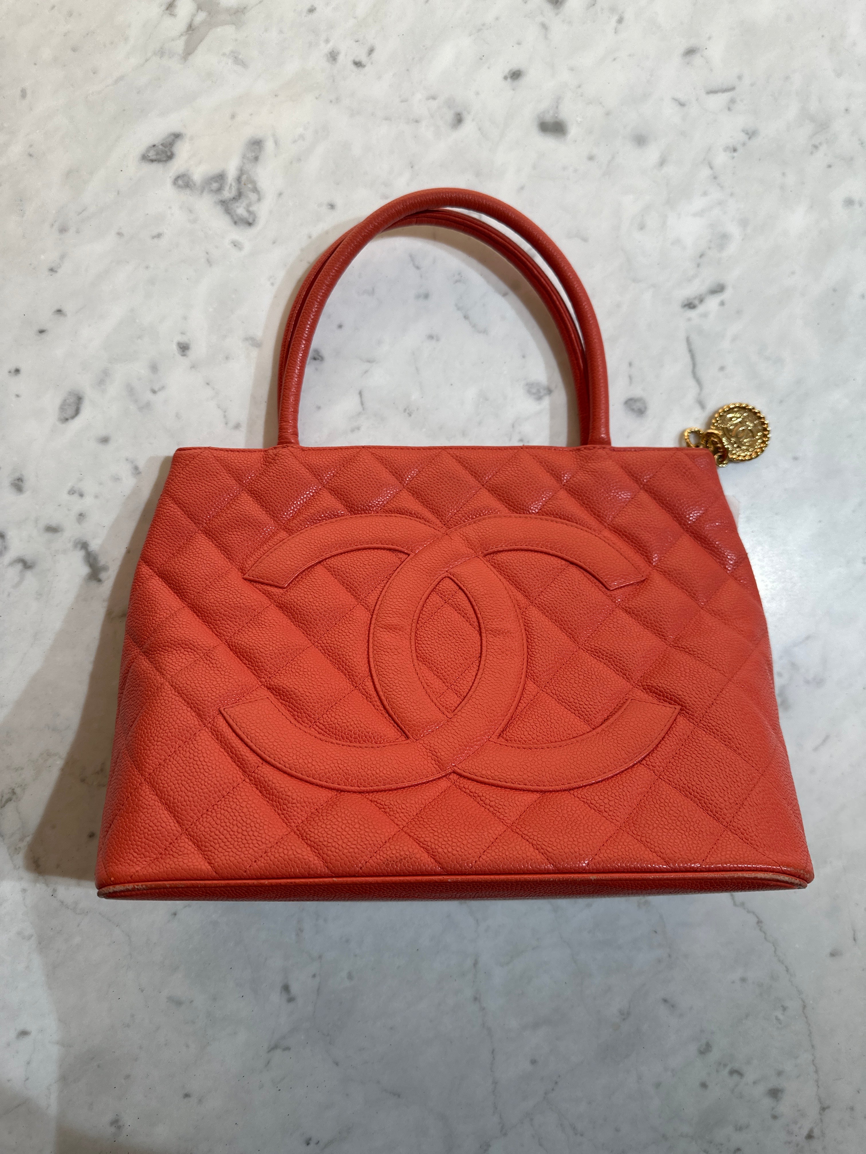 Chanel - YU1036