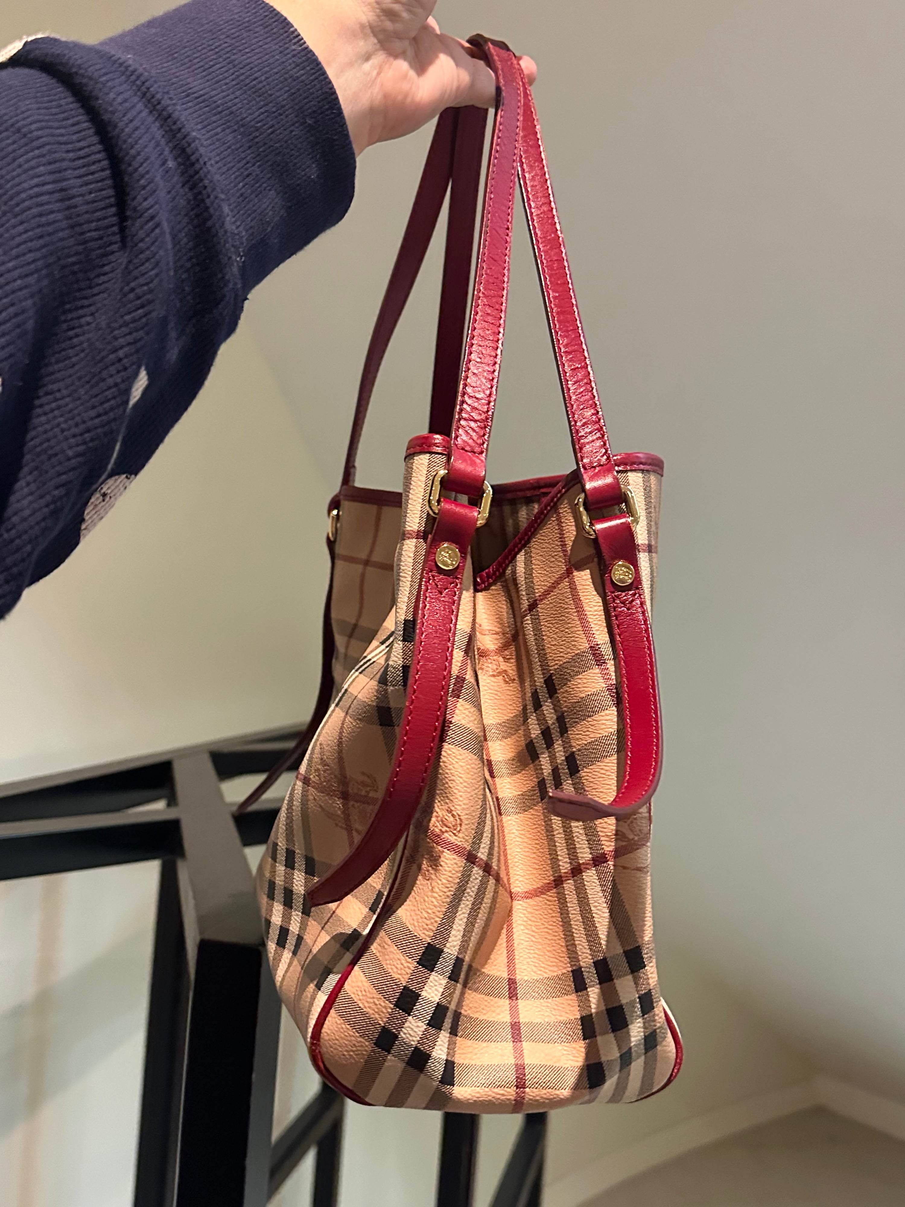 Burberry - CONS