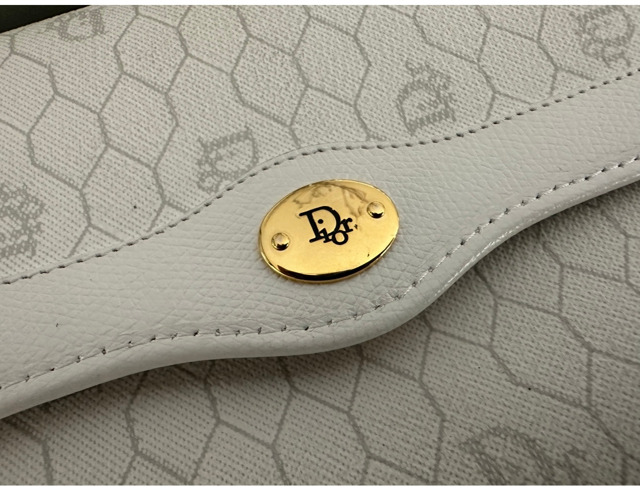 Christian dior - cons