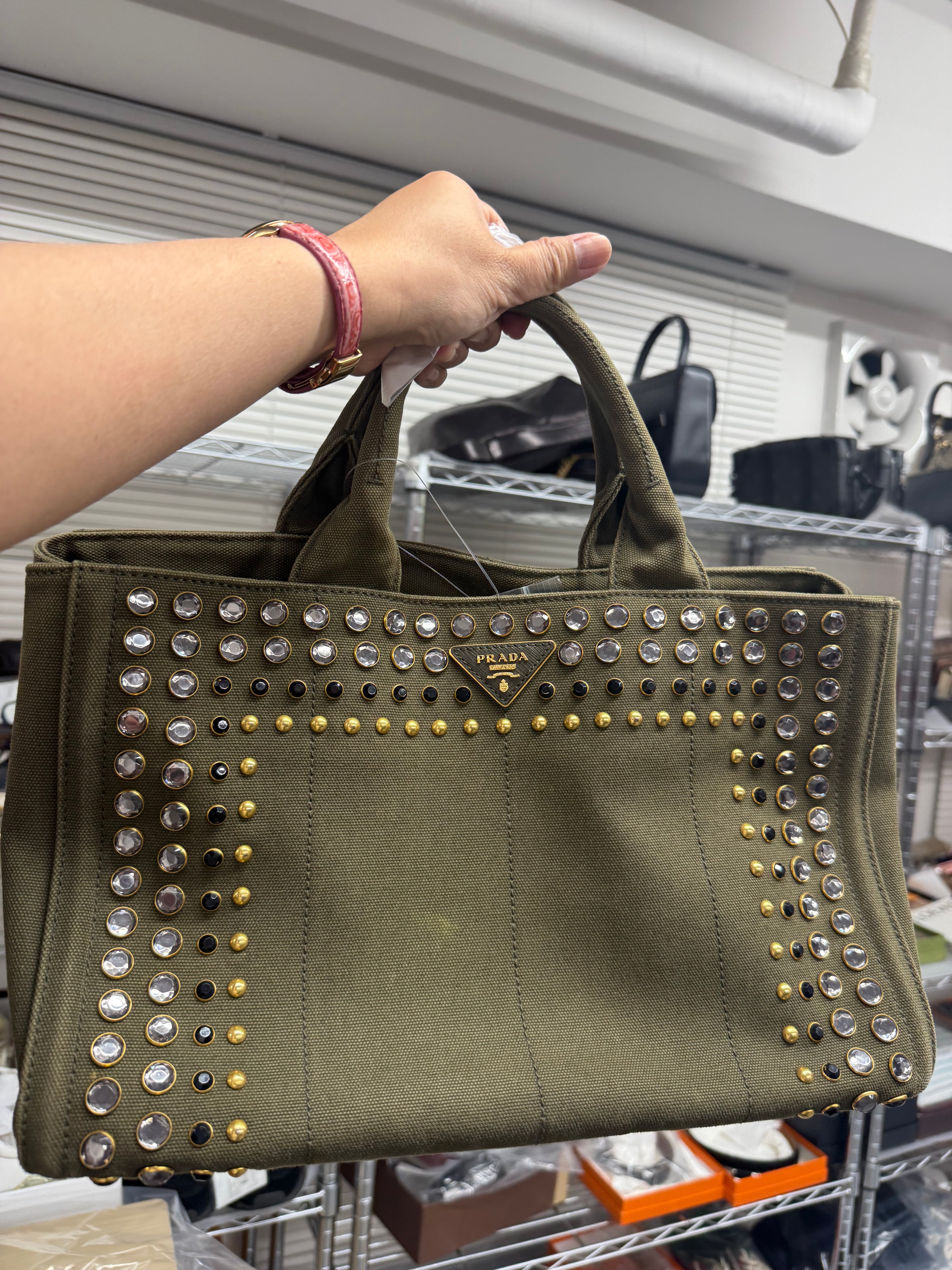 emily_and _valentine PRADA CANAPA•JP