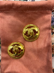 Chanel earrings clip on