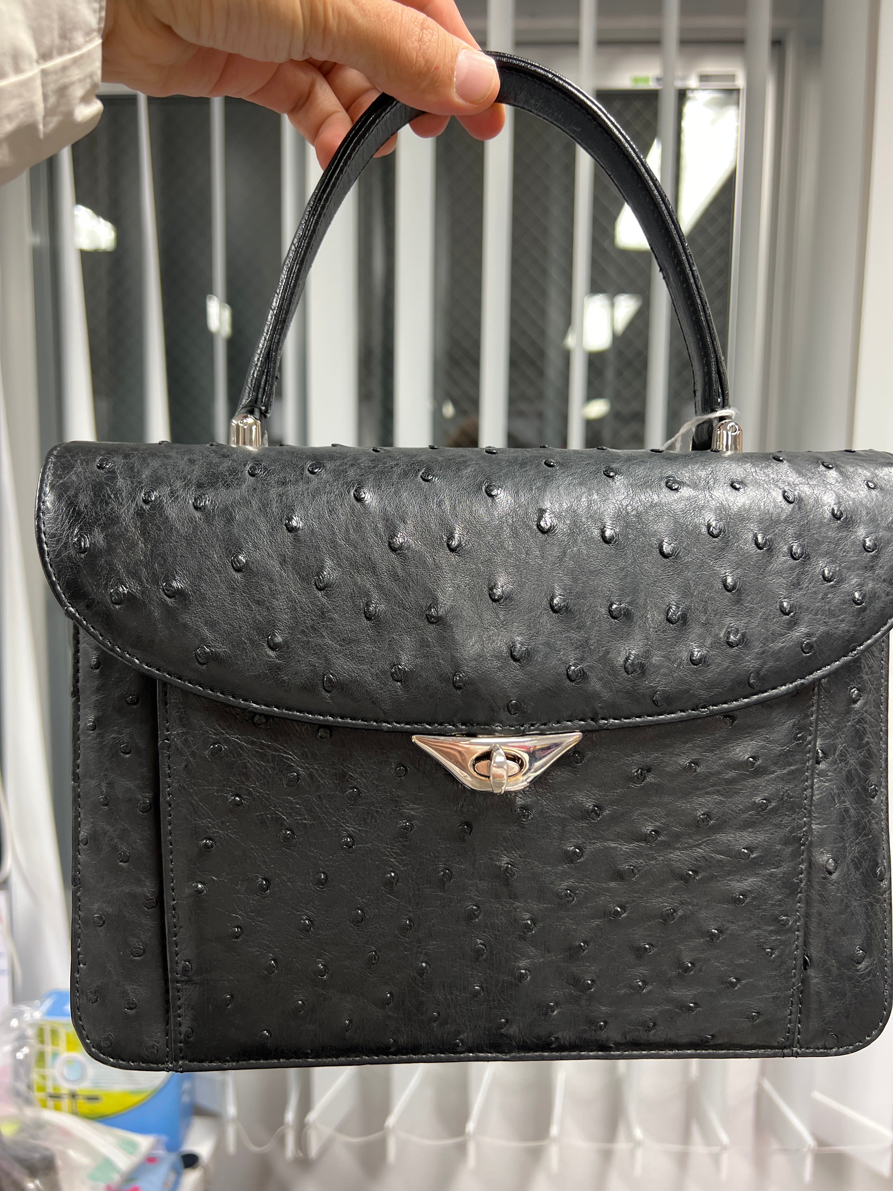 Becky_bella_xo-black ostrich-jp