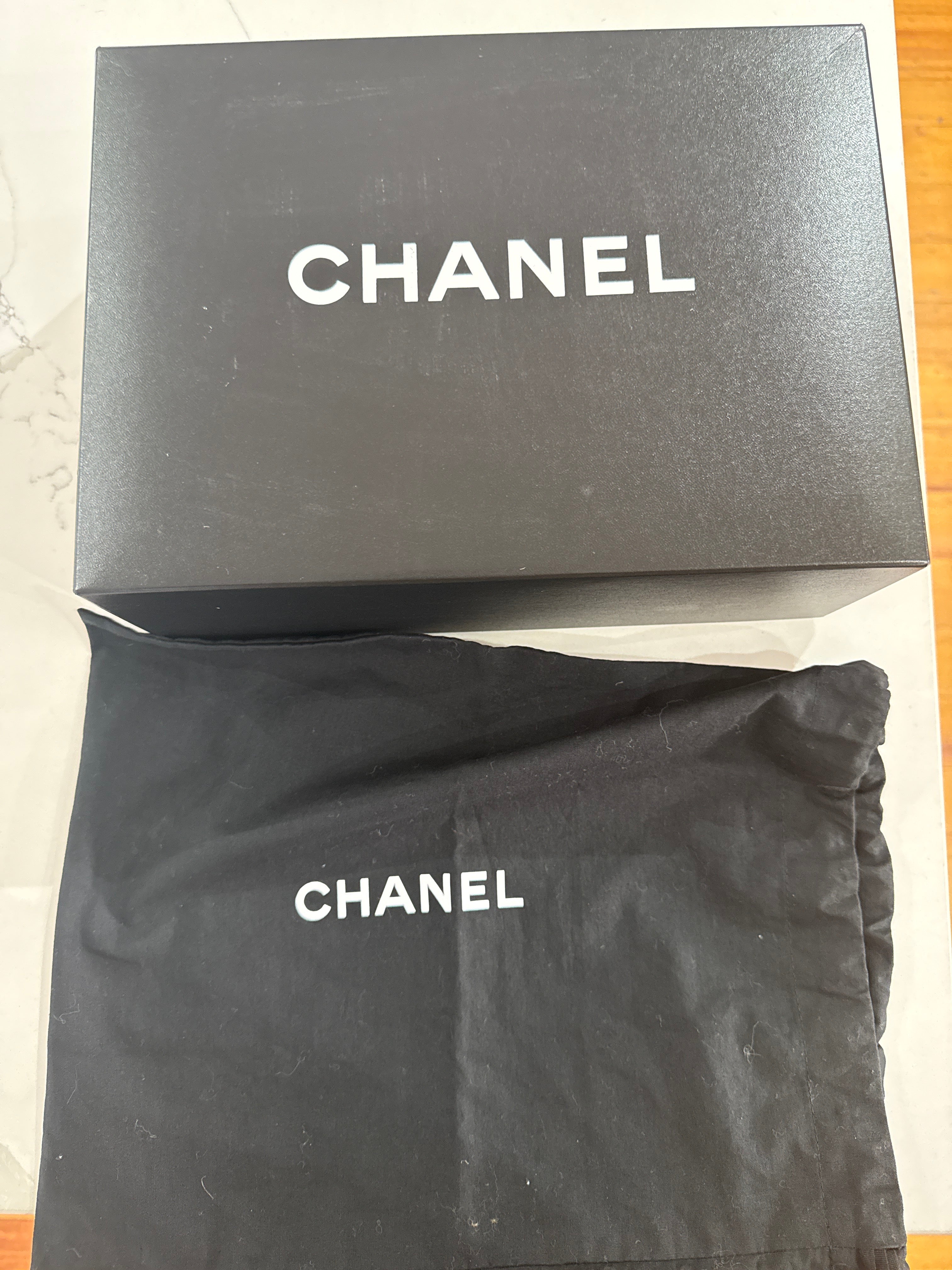 Dust bag and box