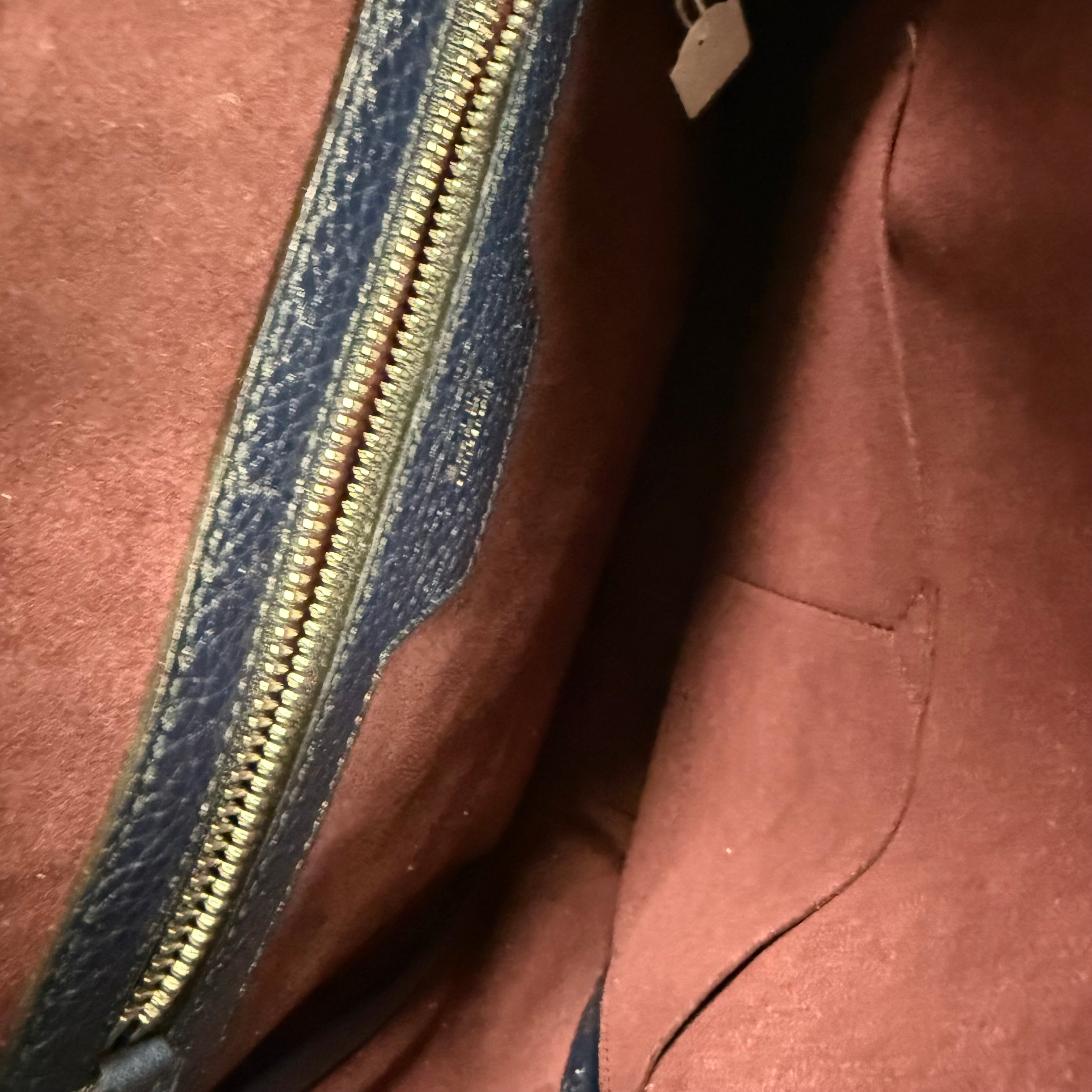 Bally | Logo Crossbody Bag – Navy Grained Leather & Silver-Tone Hardware (Pristine Condition)