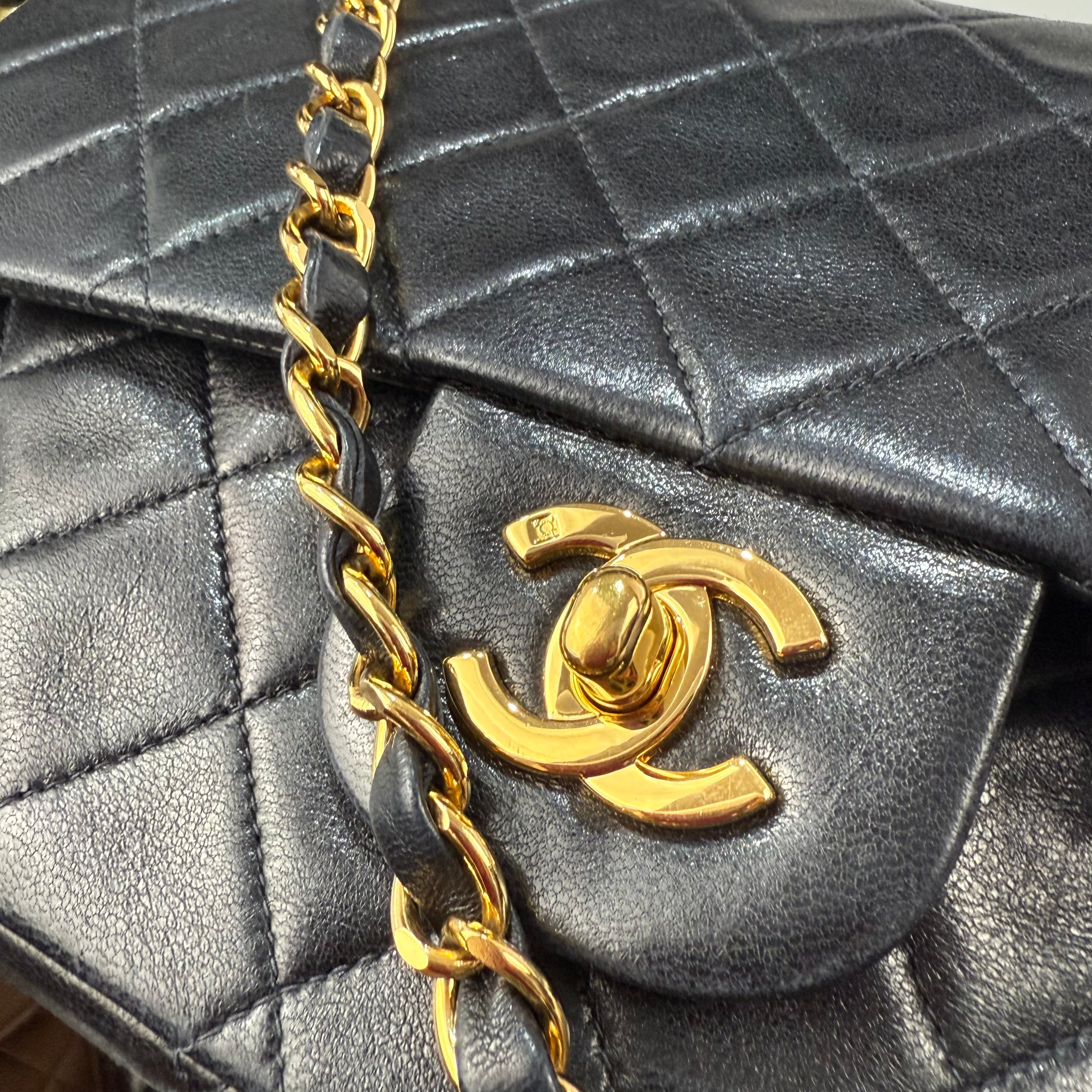 Chanel - Classic Double Flap in Black Leather (Excellent Condition) - CONS