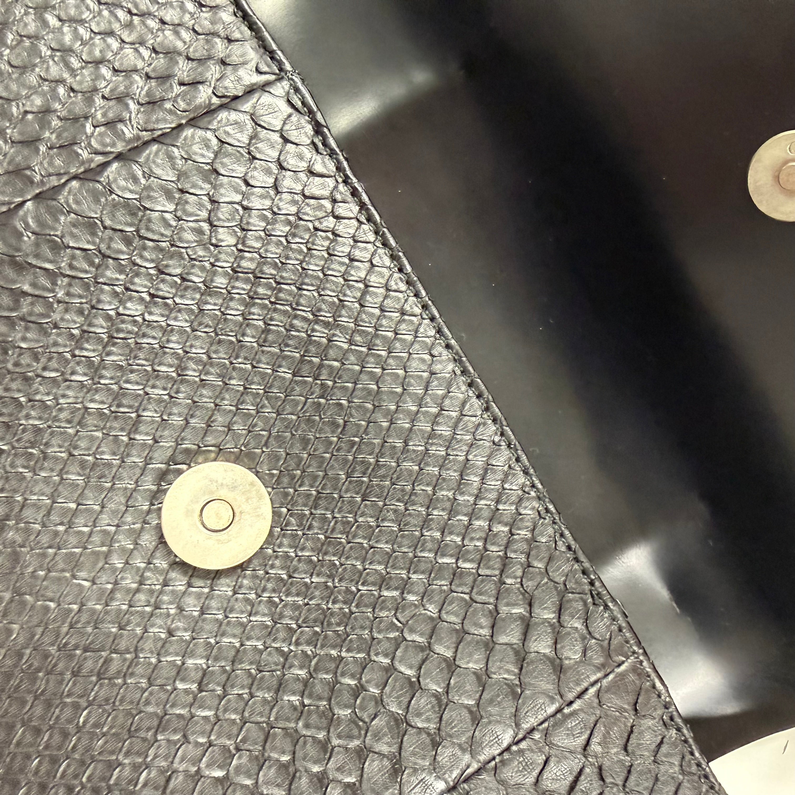 Gucci | Black Python Shoulder Bag – Sculptural Resin Handle (Good Condition)