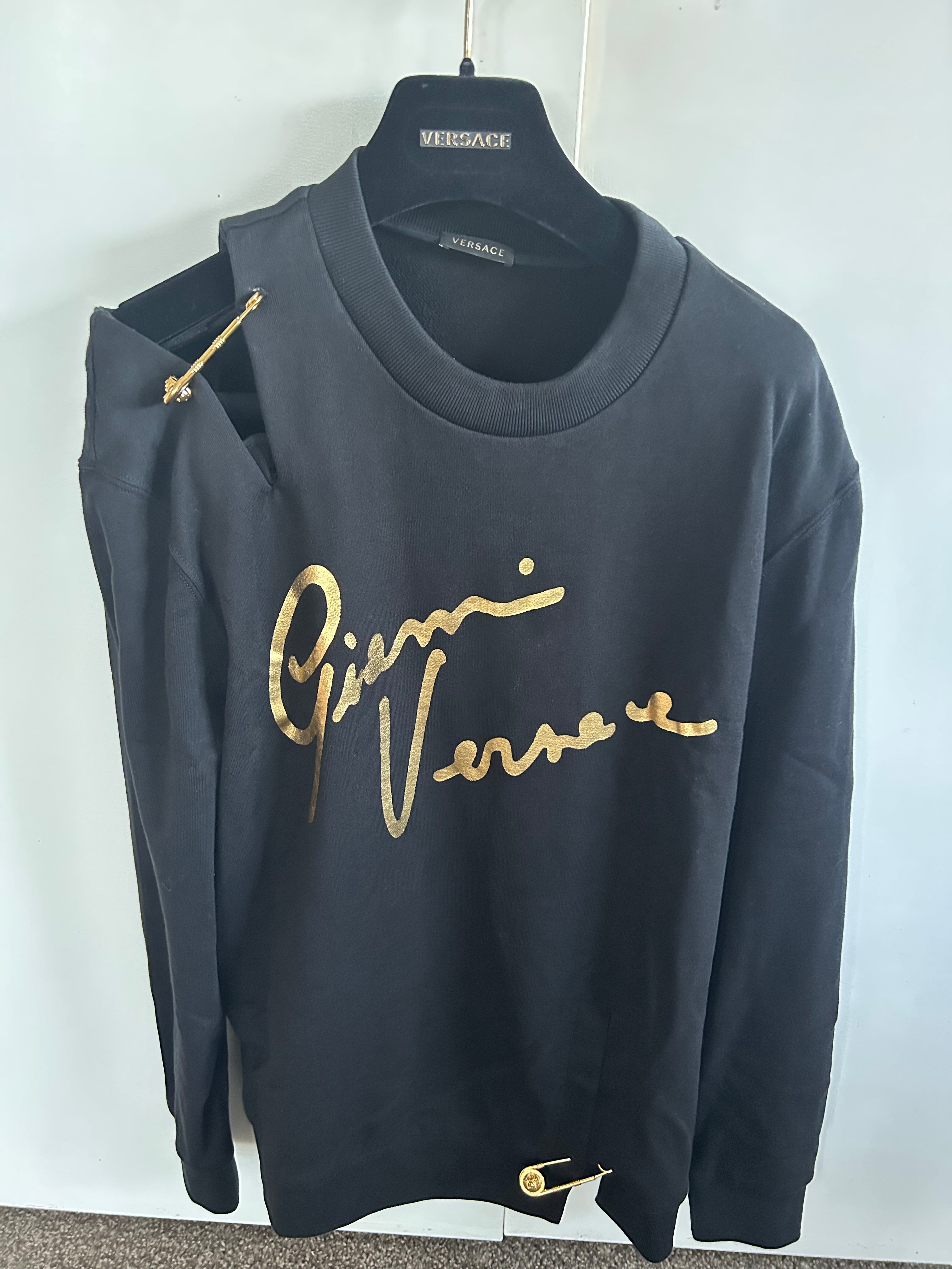 Versace - cons