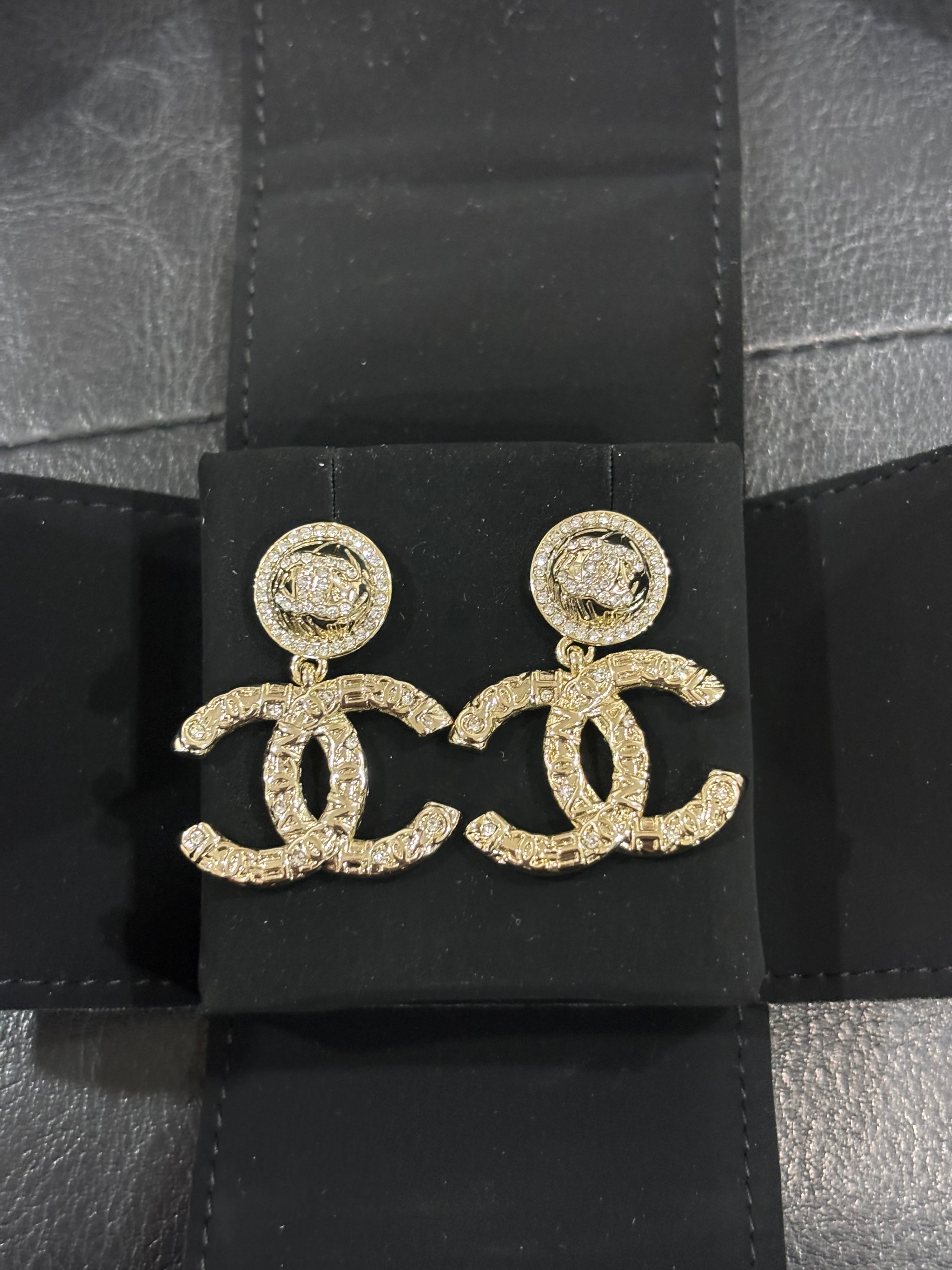 Chanel - CONS