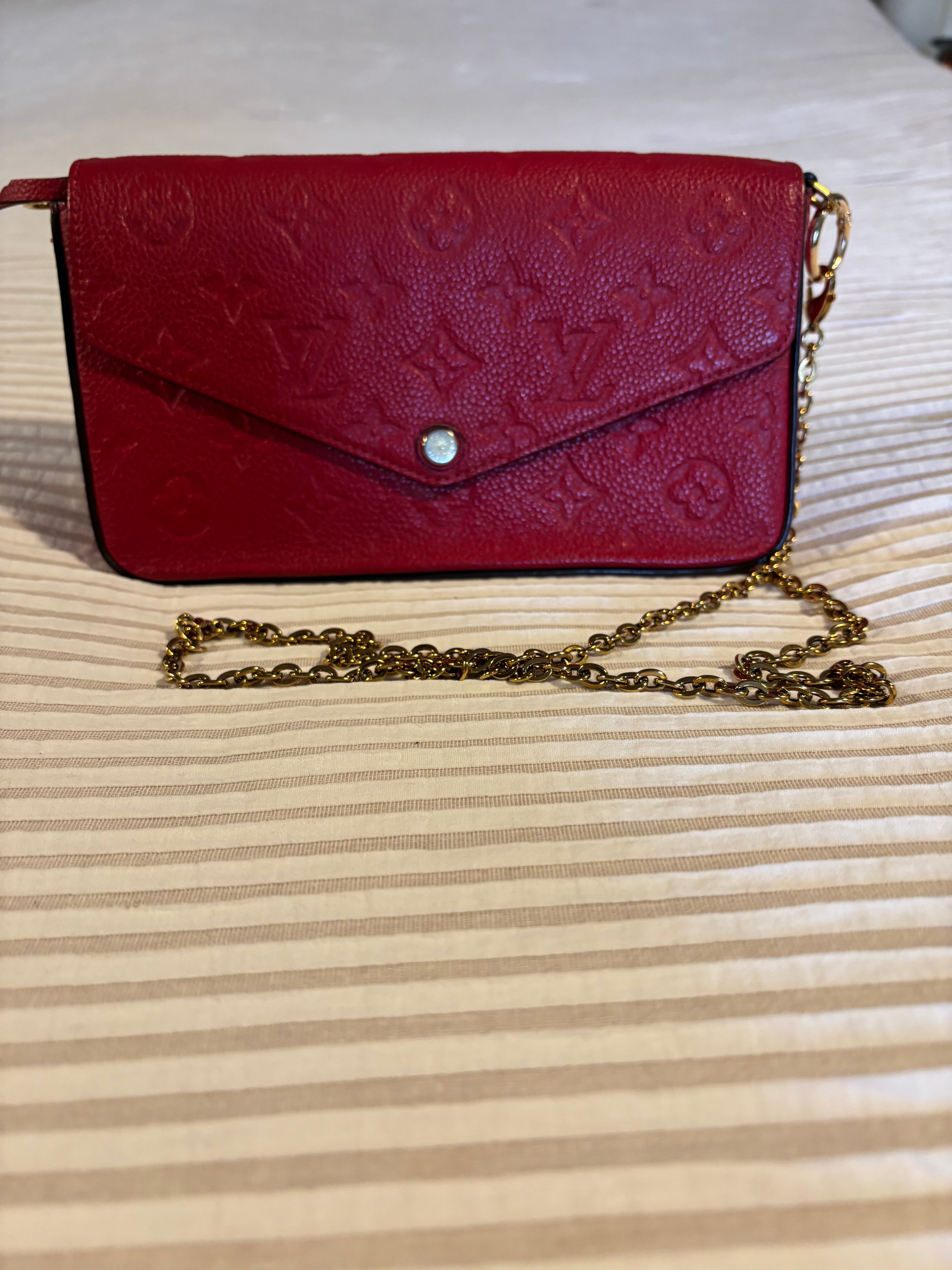 Lv red pochette