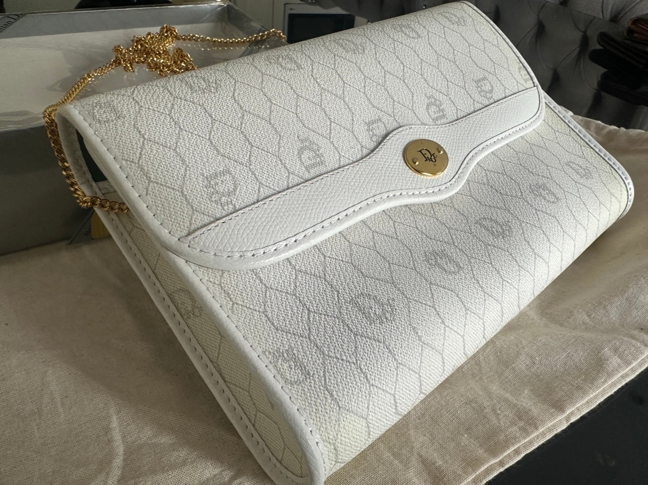 Christian dior - cons