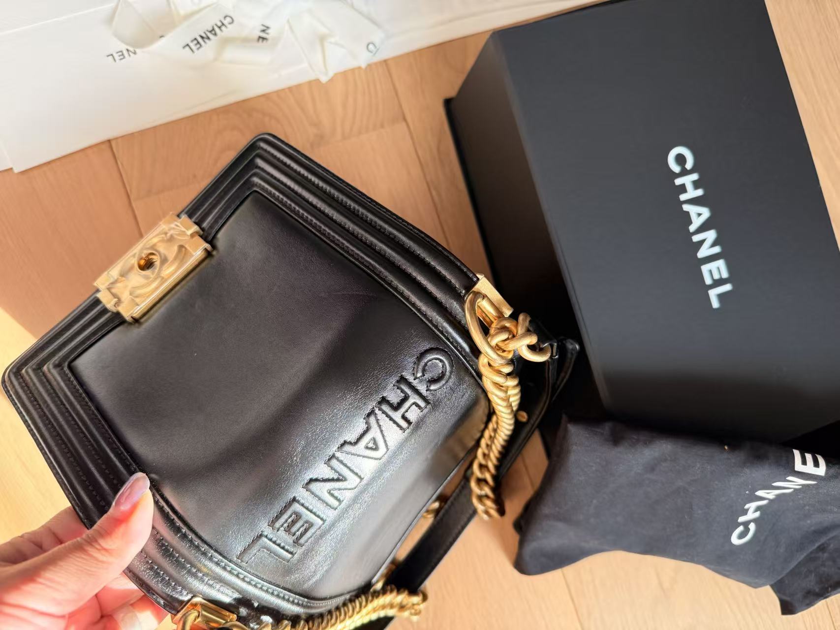 Chanel - CONS
