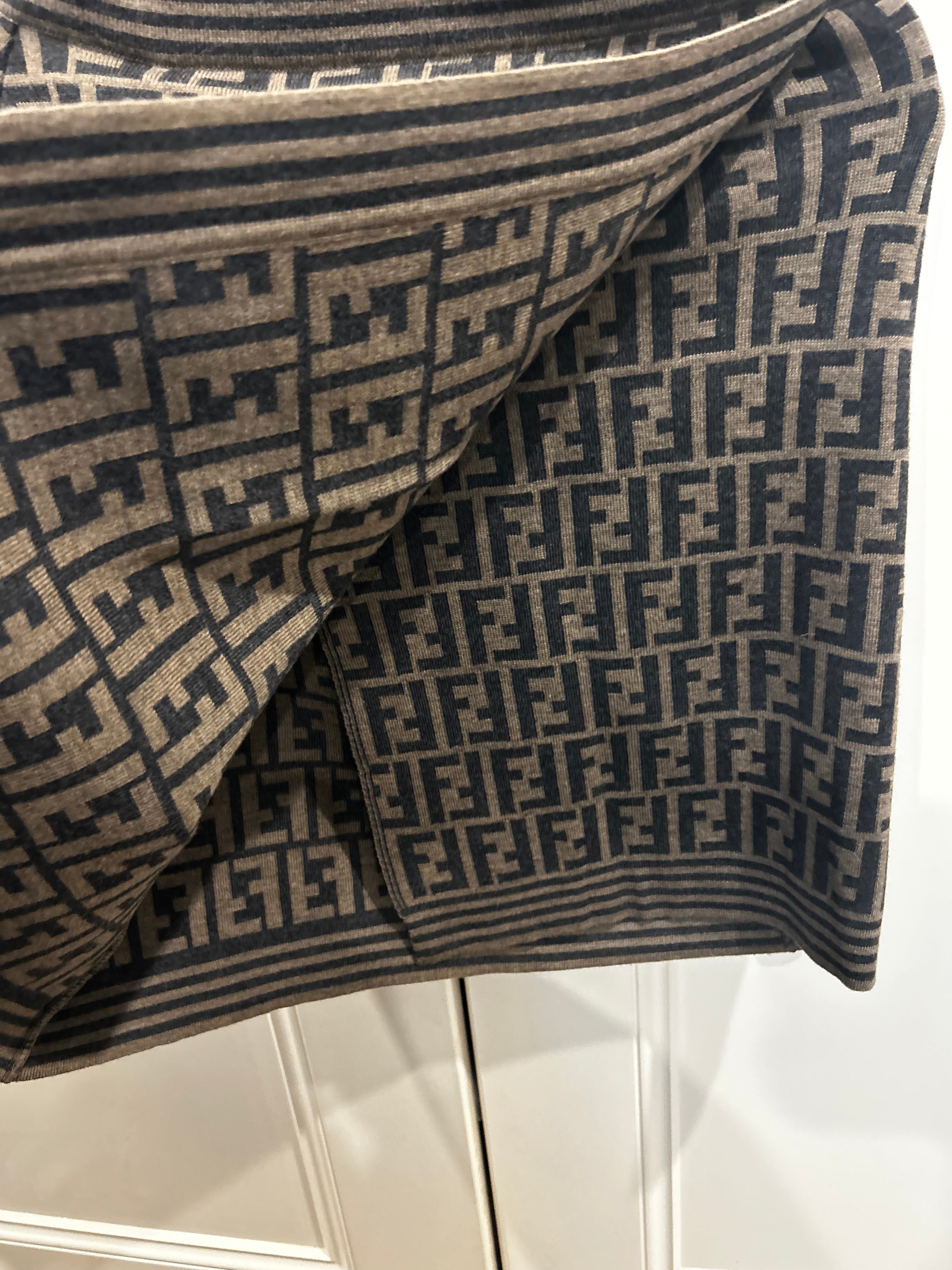 Fendi merino wool wrap skirt size 10-12Au