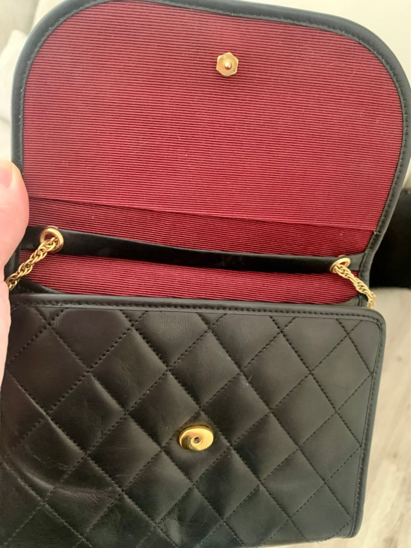 CHANEL vintage cross body bag