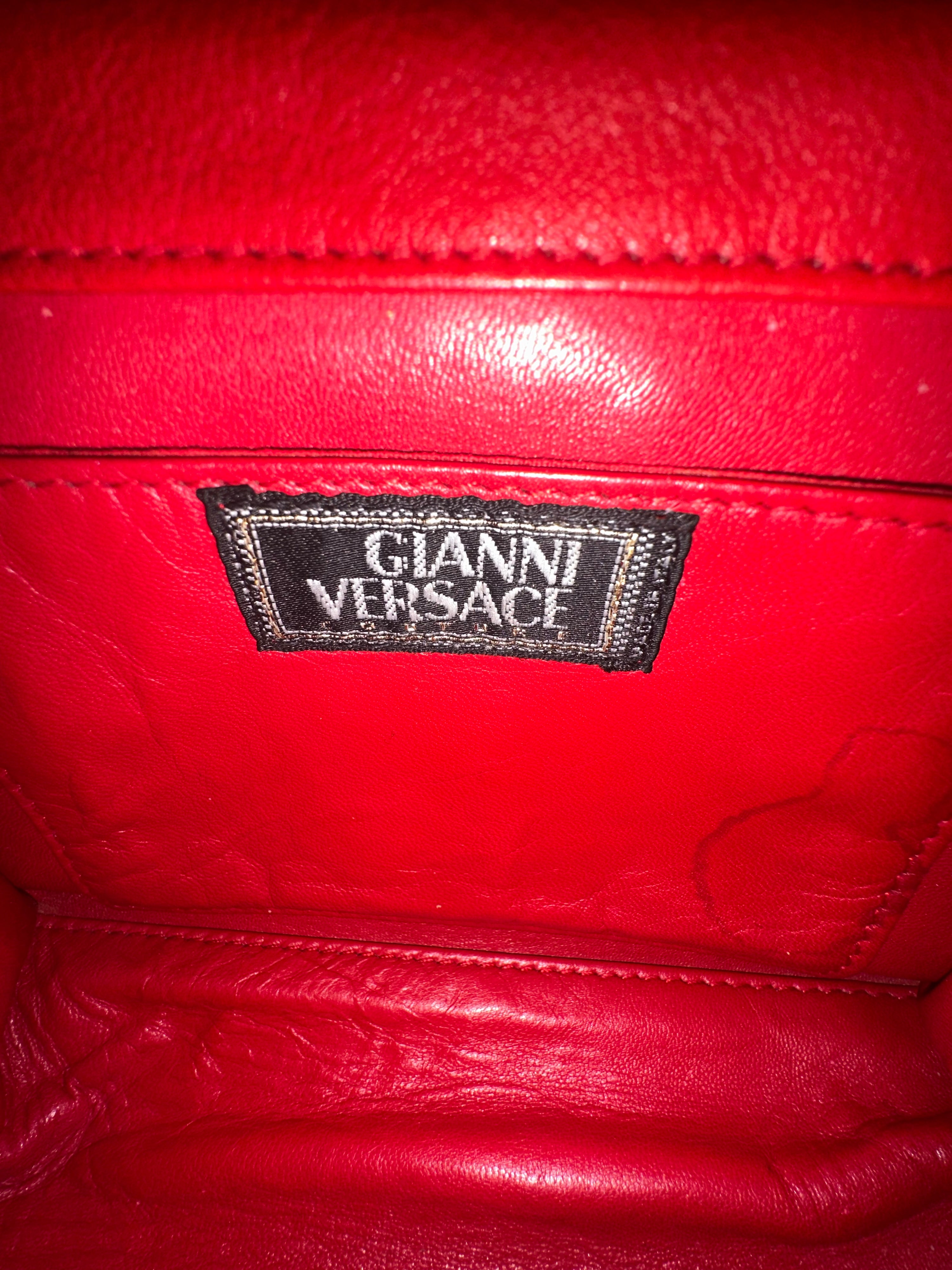 Versace - CONS