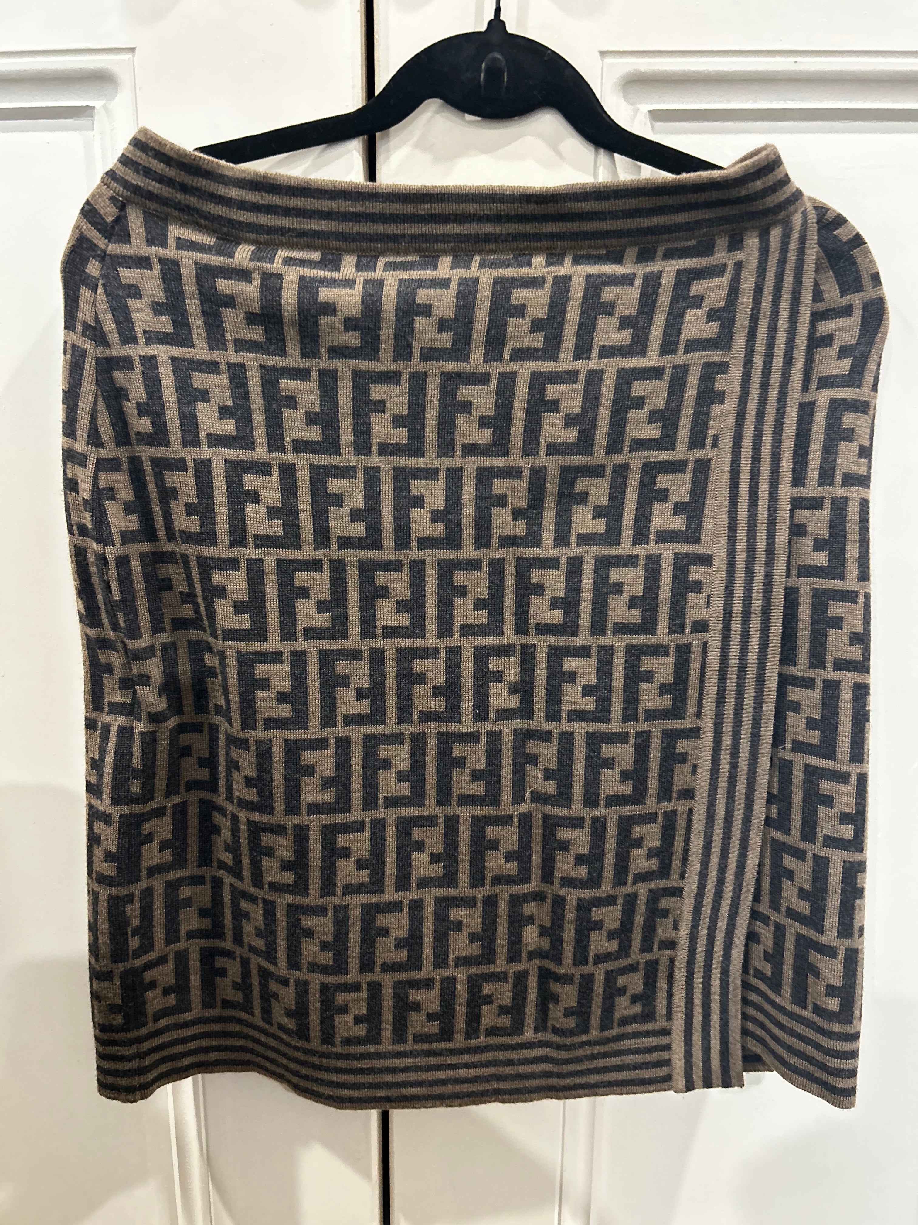 Fendi merino wool wrap skirt size 10-12Au