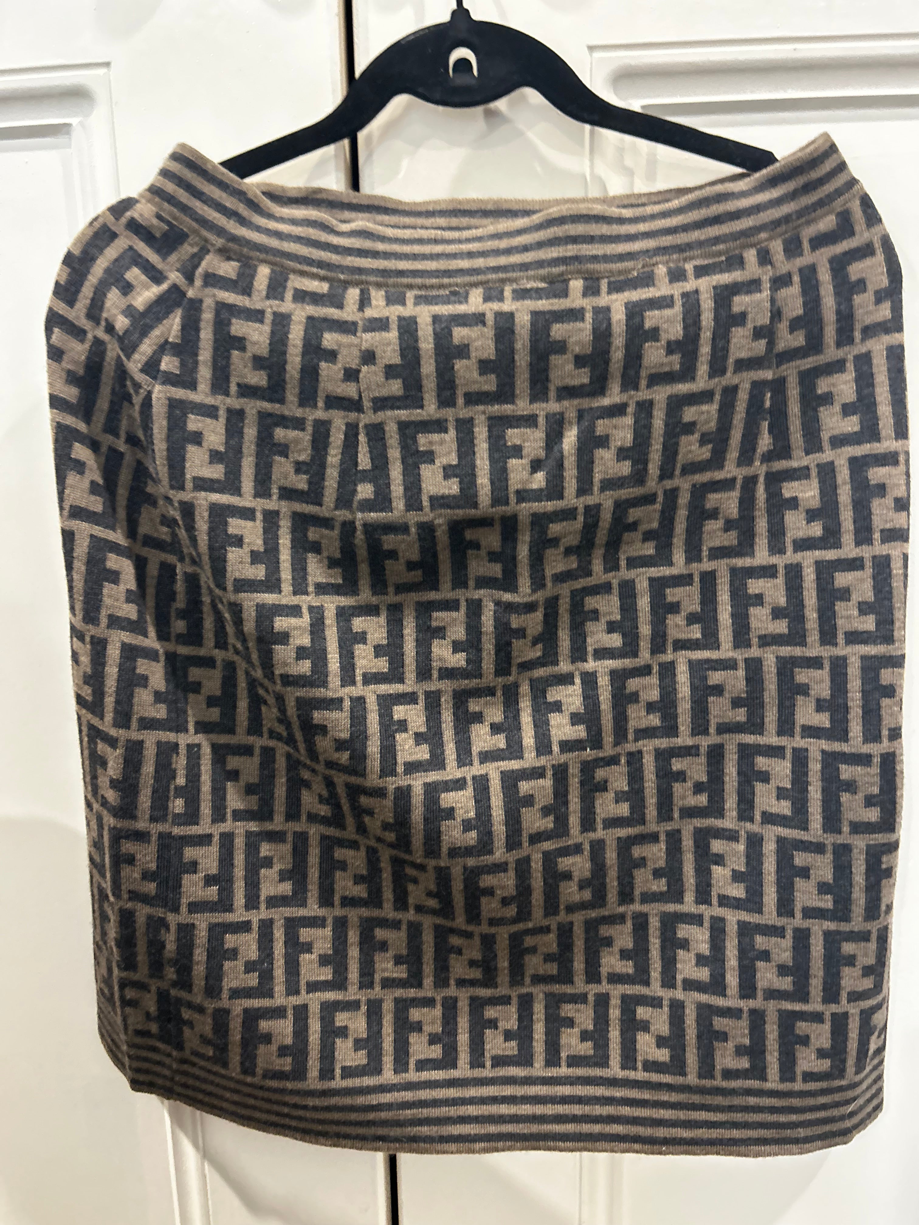 Fendi merino wool wrap skirt size 10-12Au