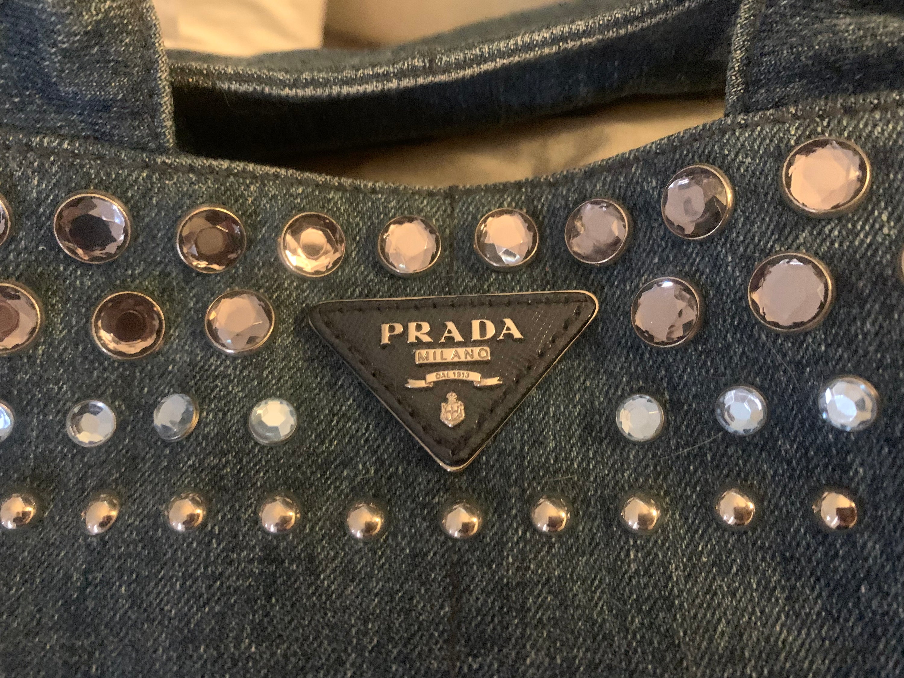 Prada - CONS